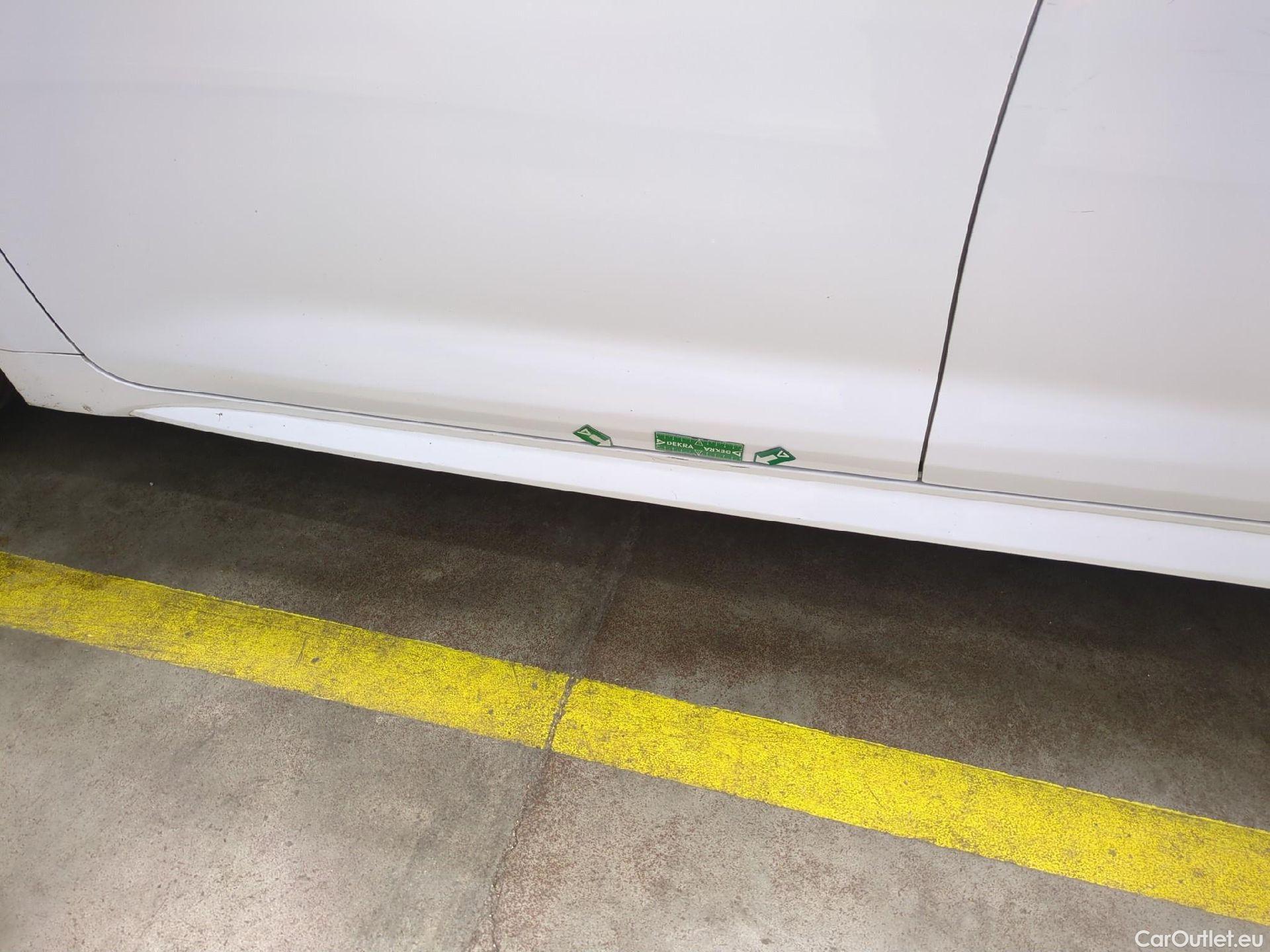  Toyota  Corolla TOYOTA  / 2018 / 5P / Berline Hybride 122h Dynamic Business Beyond Zer #27