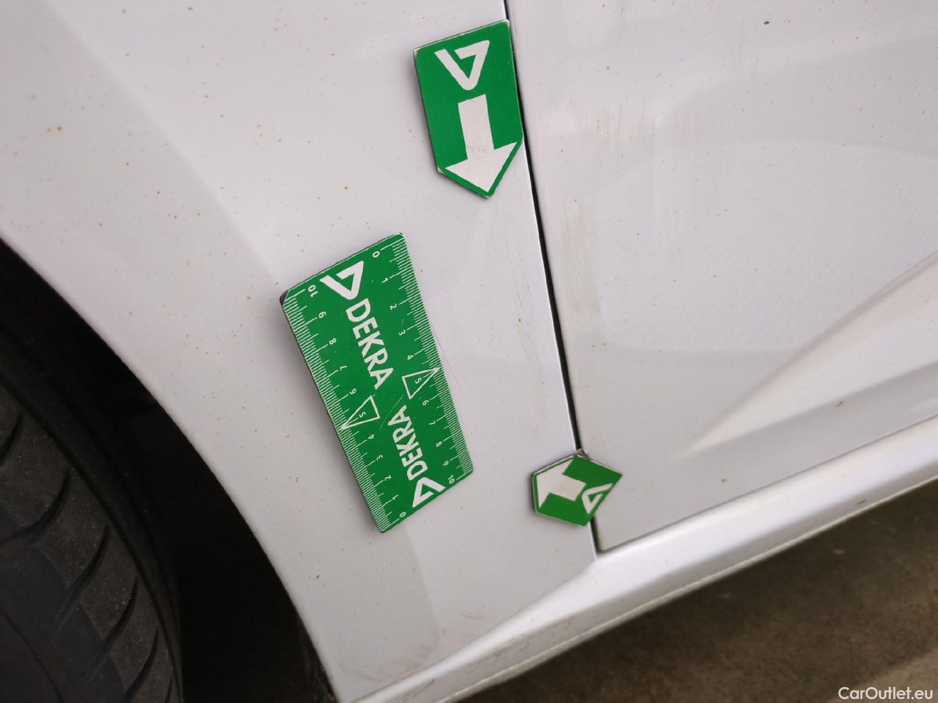  Renault  Megane  IV Berline 5pt. Société Air Nav 1.5 dCi 90CV BVM6 E6 #64