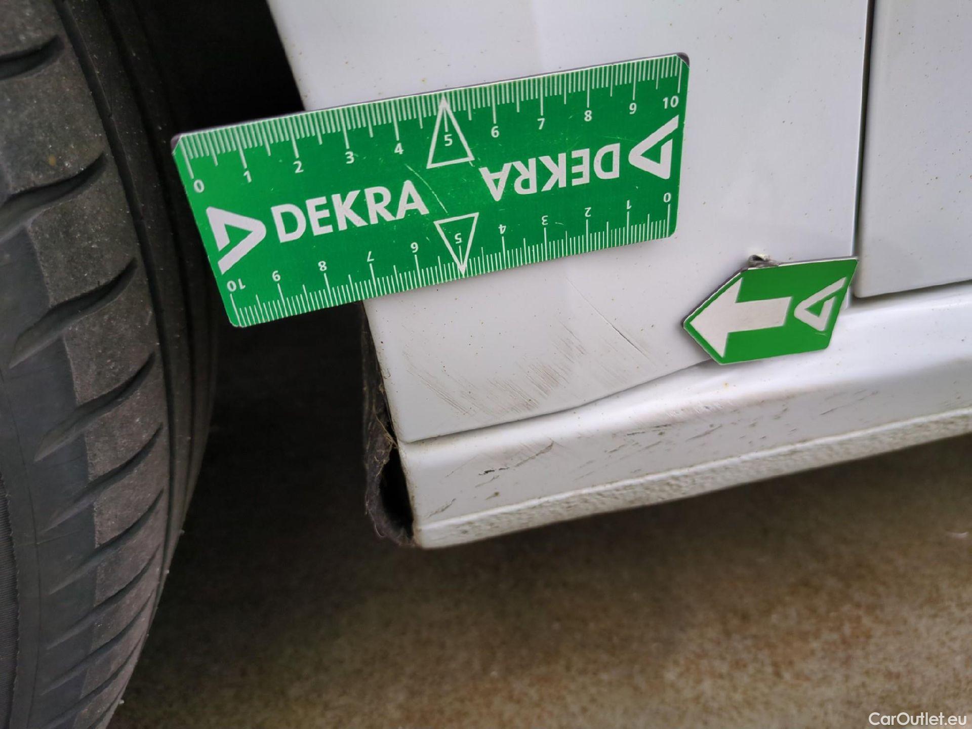  Renault  Megane  IV Berline 5pt. Société Air Nav 1.5 dCi 90CV BVM6 E6 #63