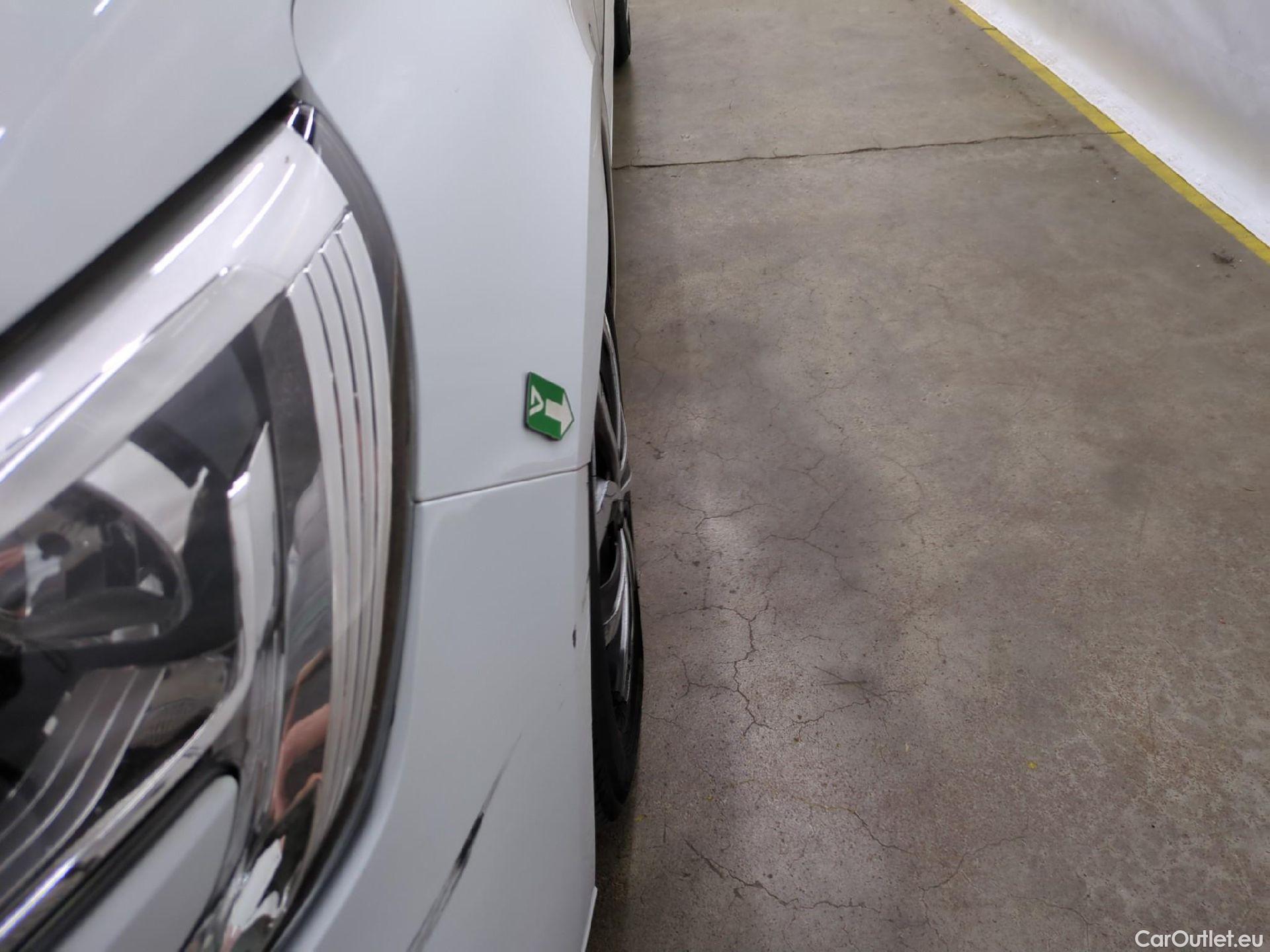  Renault  Megane  IV Berline 5pt. Société Air Nav 1.5 dCi 90CV BVM6 E6 #41