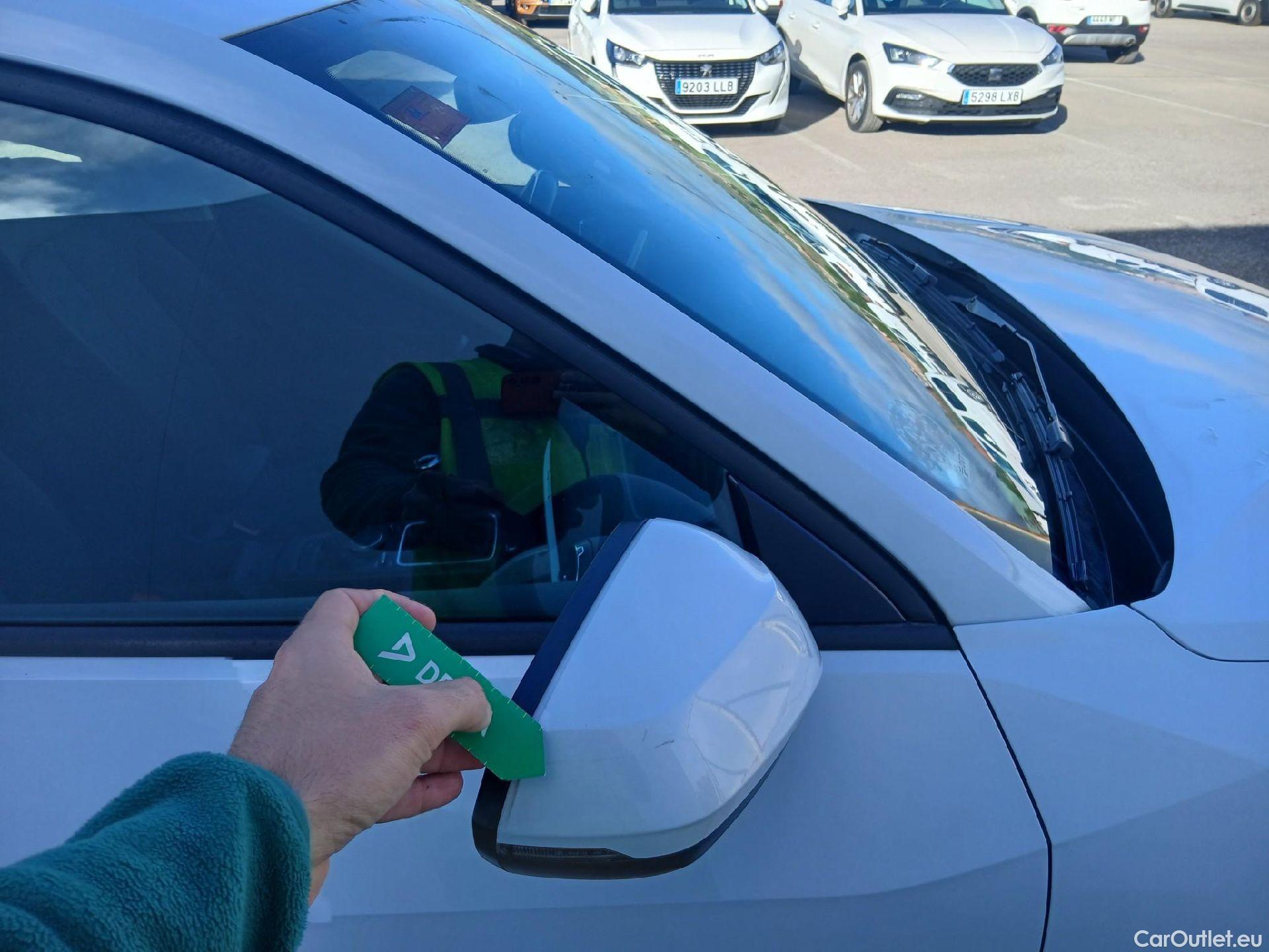  Audi  Q2 AUDI  / 2016 / 5P / todoterreno Design 30 TFSI 85kW (116CV) #28