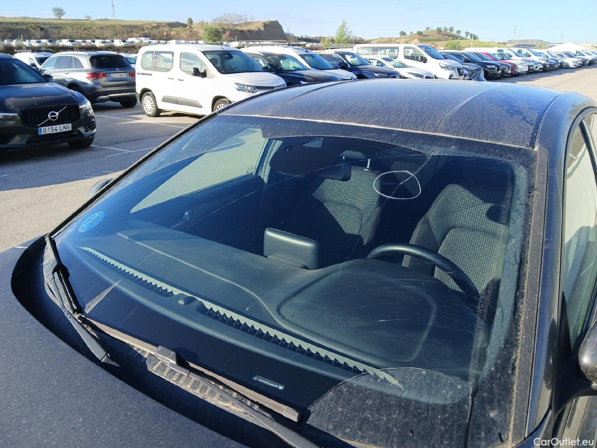  Ford  Focus FORD  / 2018 / 5P / berlina con portón 1.0 Ecoboost MHEV 92kW ST-Line Style SIP (AC) #11