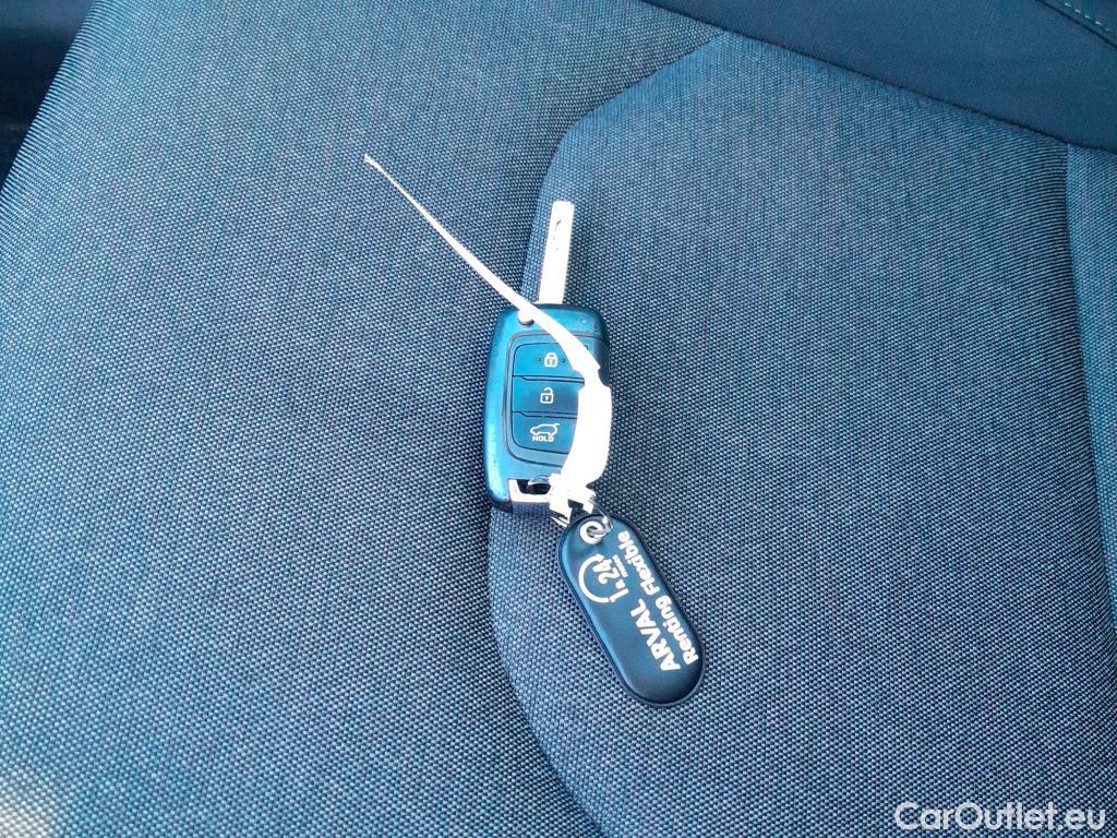  Hyundai  i30 HYUNDAI  / 2020 / 5P / berlina con portón 1.5 DPI Klass SLX #1