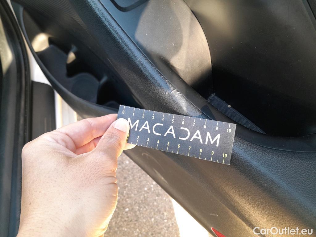  Hyundai  i30 HYUNDAI  / 2020 / 5P / berlina con portón 1.5 DPI Klass SLX #4