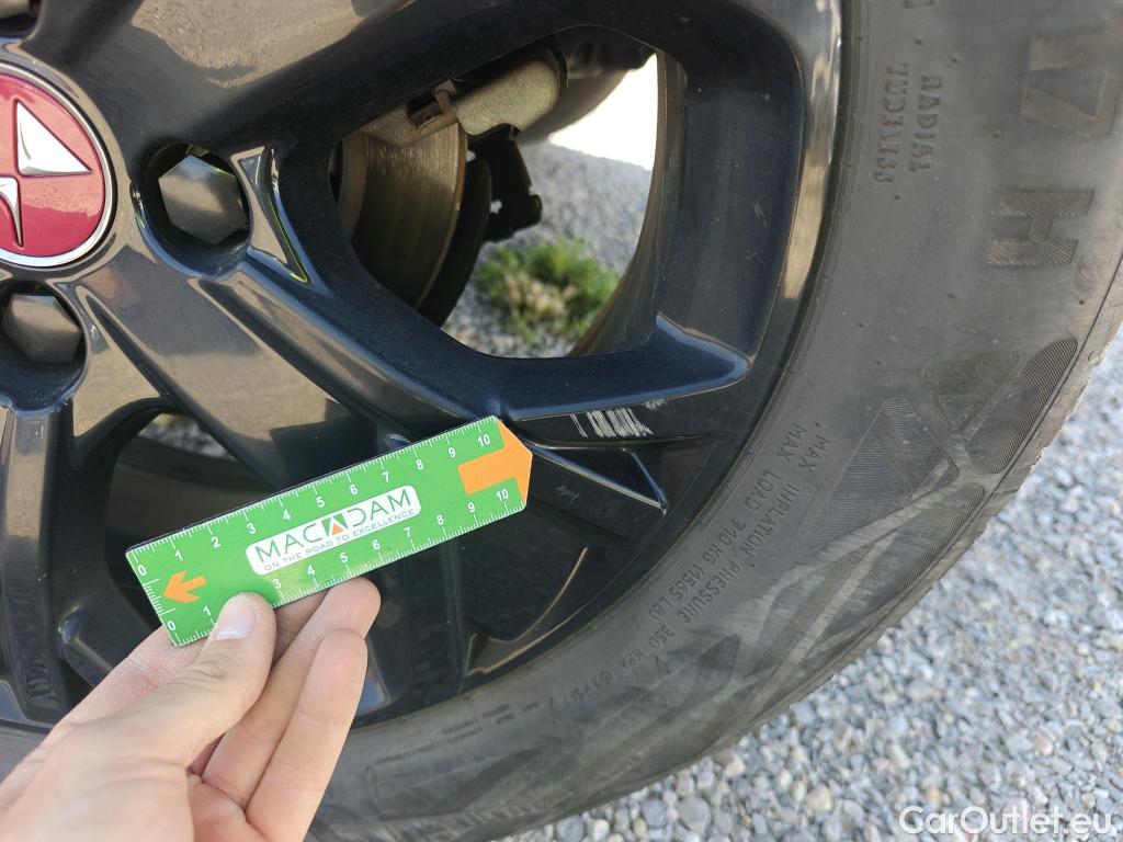  Citroen  DS3 DS DS 3 Crossback / 2018 / 5P / todoterreno BlueHDi 81 kW Manual PERFORMANCE LINE #35