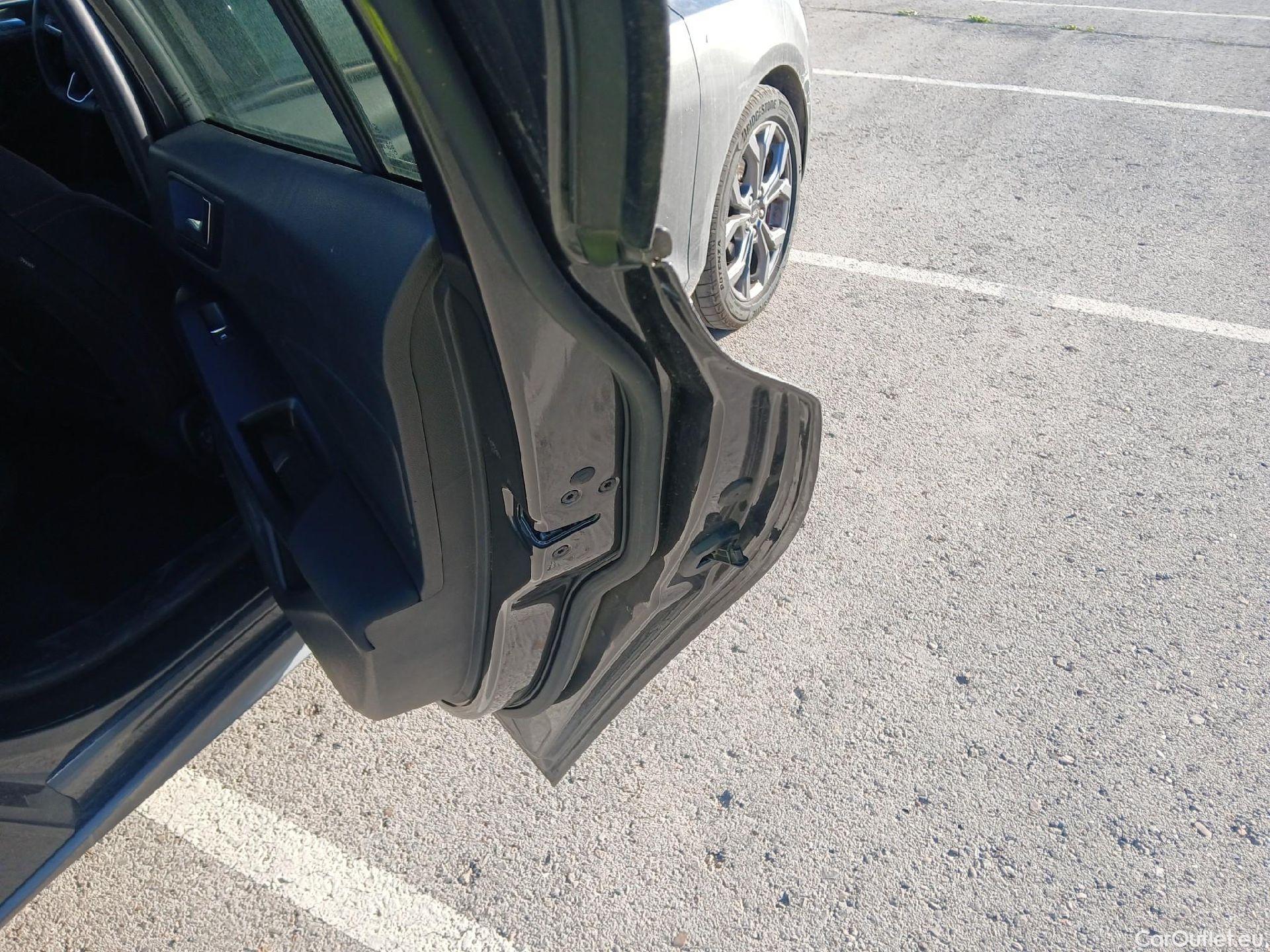  Ford  Focus FORD  / 2018 / 5P / berlina con portón 1.0 Ecoboost MHEV 92kW ST-Line Style SIP (AC) #5