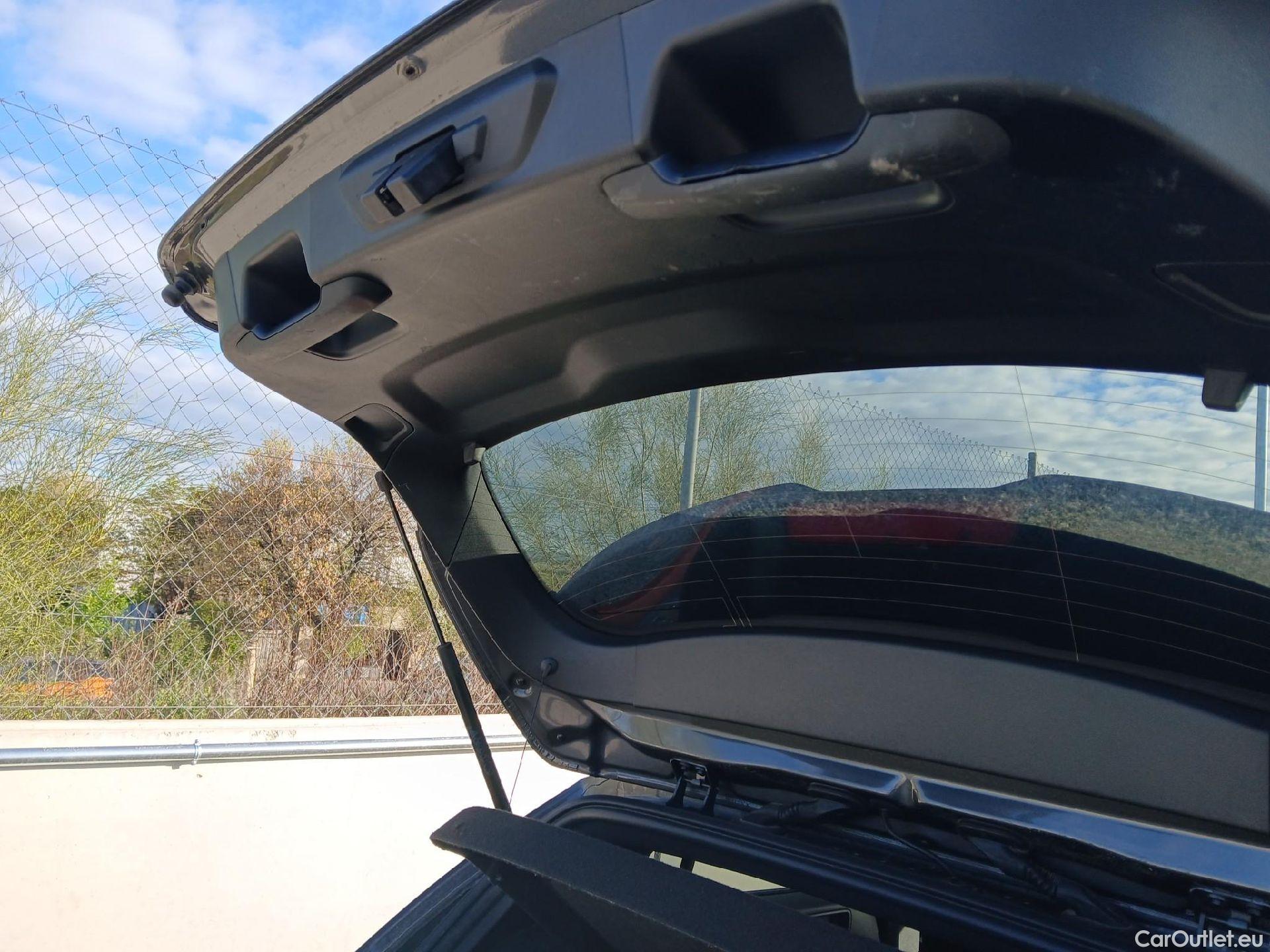  Ford  Focus FORD  / 2018 / 5P / berlina con portón 1.0 Ecoboost MHEV 92kW ST-Line Style SIP (AC) #6