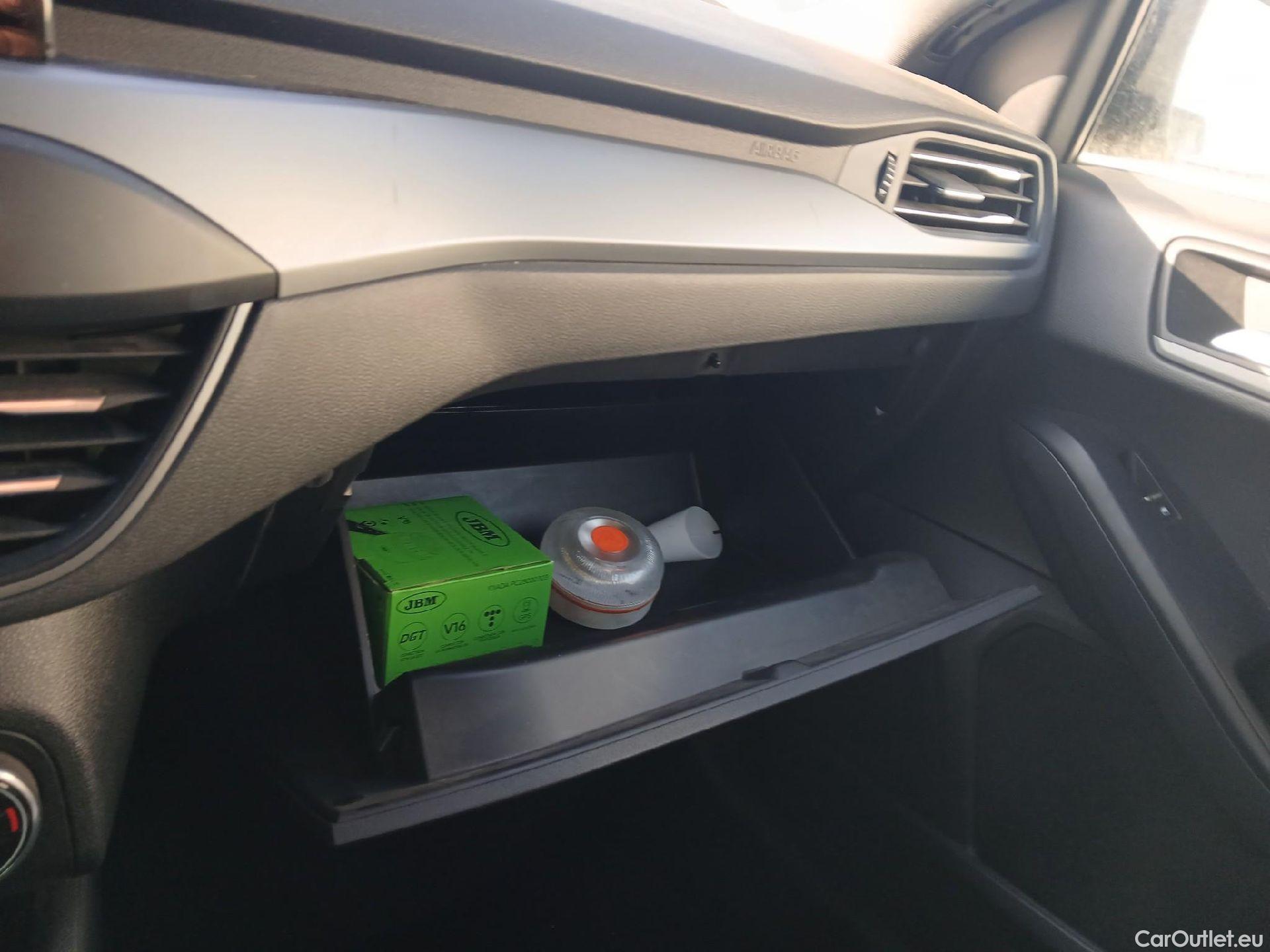  Ford  Focus FORD  / 2018 / 5P / berlina con portón 1.0 Ecoboost MHEV 92kW ST-Line Style SIP (AC) #1