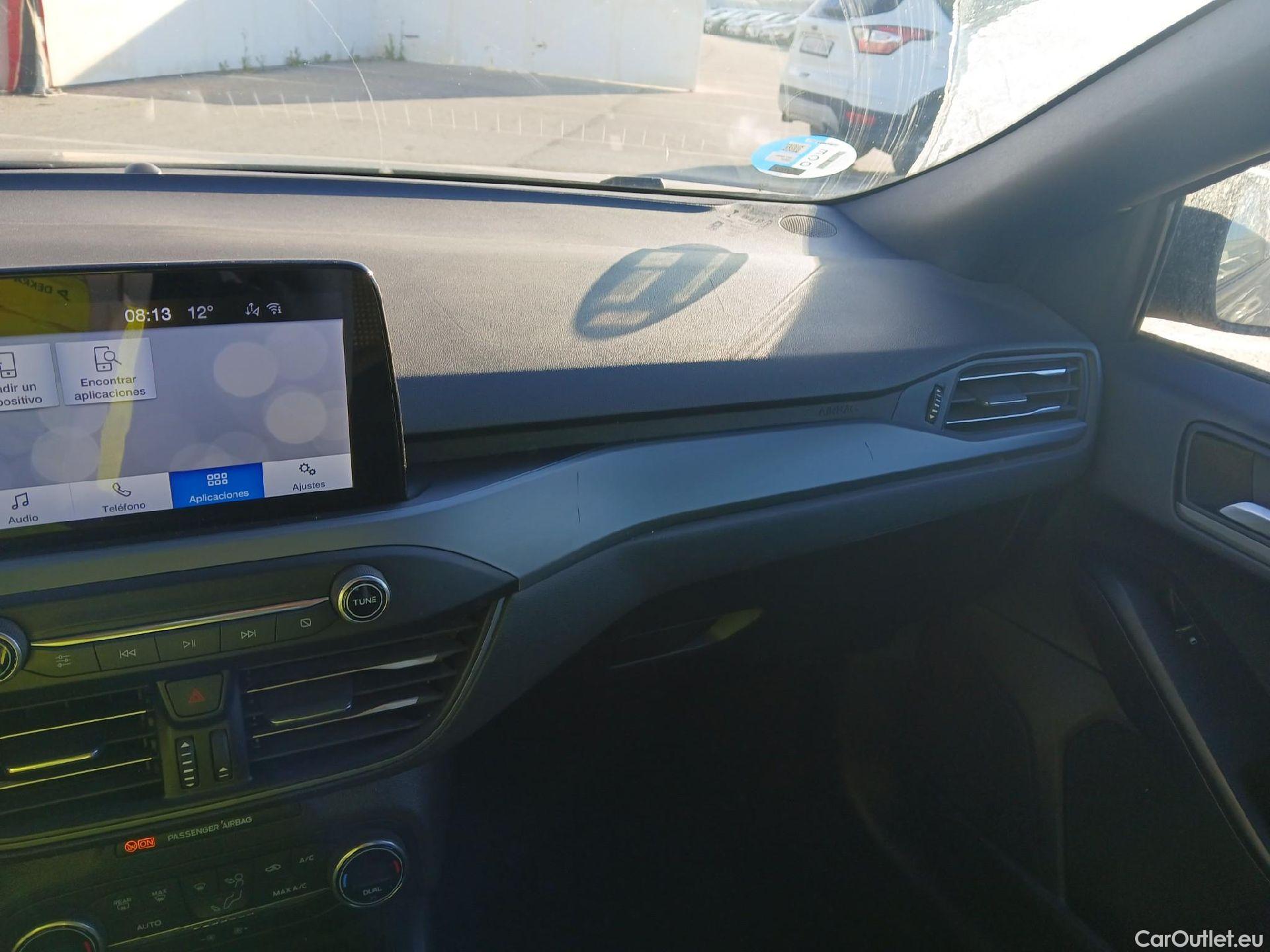  Ford  Focus FORD  / 2018 / 5P / berlina con portón 1.0 Ecoboost MHEV 92kW ST-Line Style SIP (AC) #2