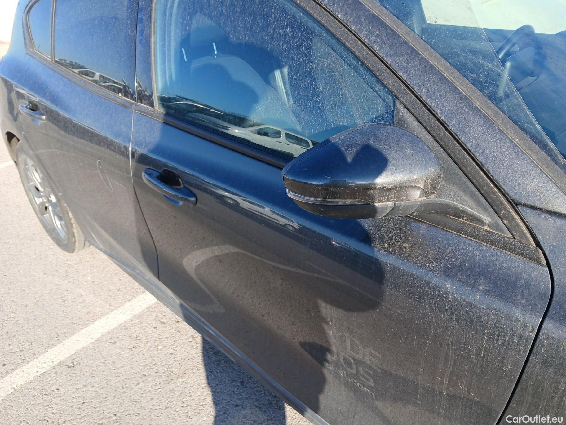  Ford  Focus FORD  / 2018 / 5P / berlina con portón 1.0 Ecoboost MHEV 92kW ST-Line Style SIP (AC) #31