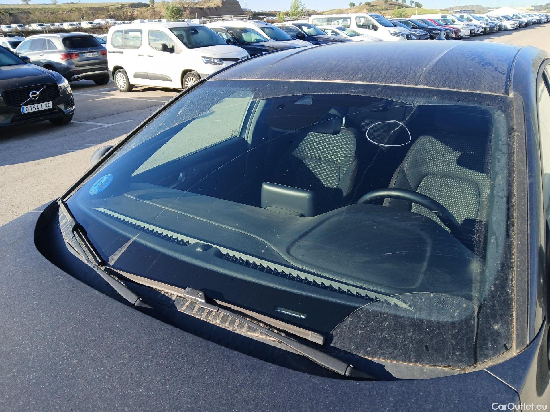  Ford  Focus FORD  / 2018 / 5P / berlina con portón 1.0 Ecoboost MHEV 92kW ST-Line Style SIP (AC) #13