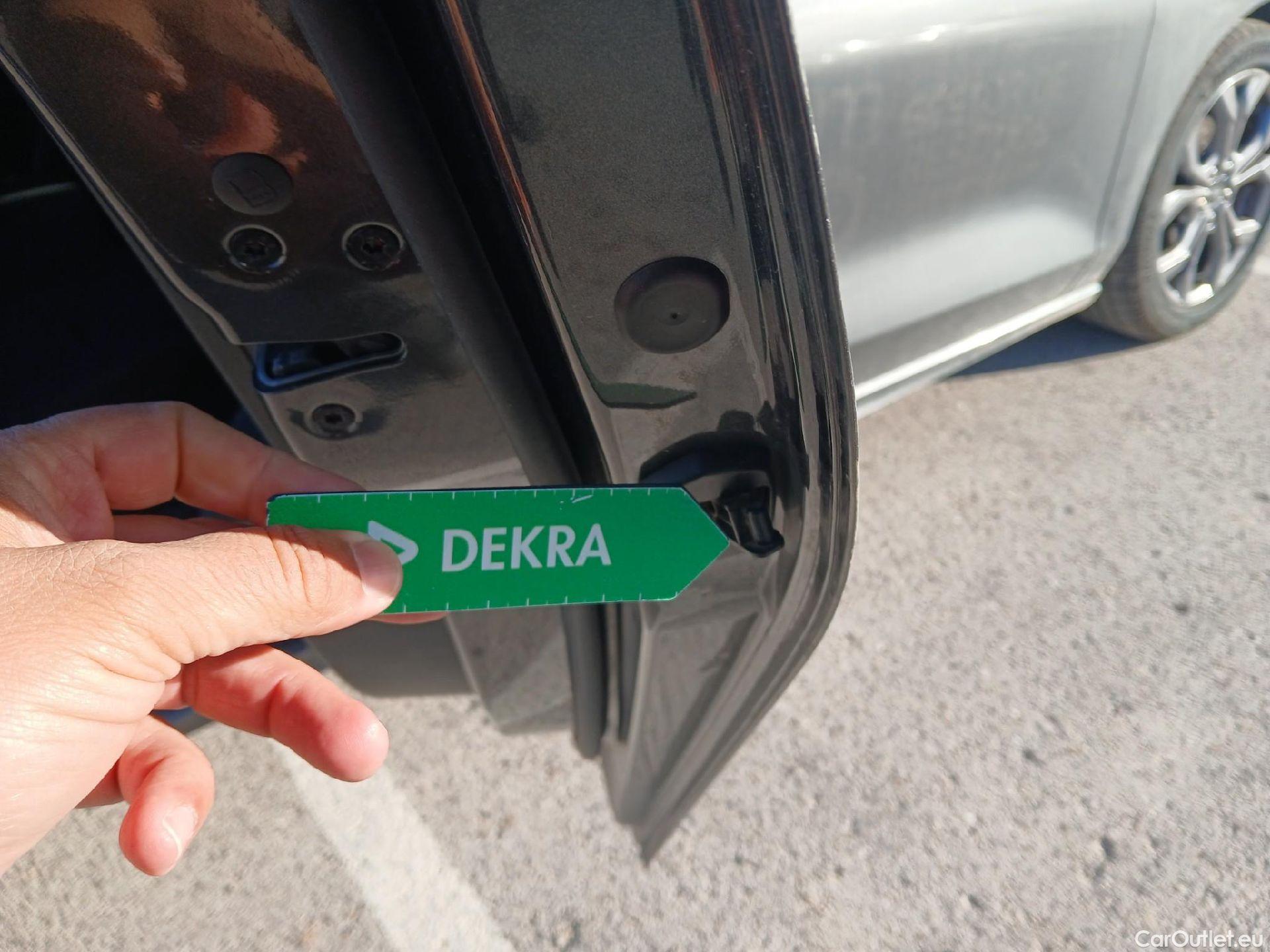  Ford  Focus FORD  / 2018 / 5P / berlina con portón 1.0 Ecoboost MHEV 92kW ST-Line Style SIP (AC) #4