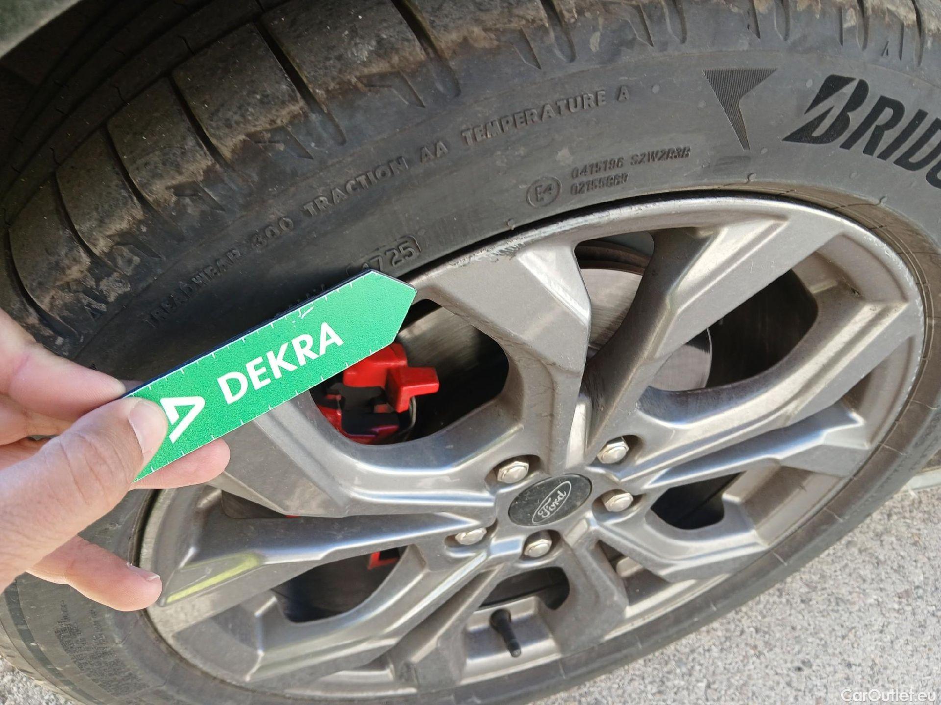  Ford  Focus FORD  / 2018 / 5P / berlina con portón 1.0 Ecoboost MHEV 92kW ST-Line Style SIP (AC) #14