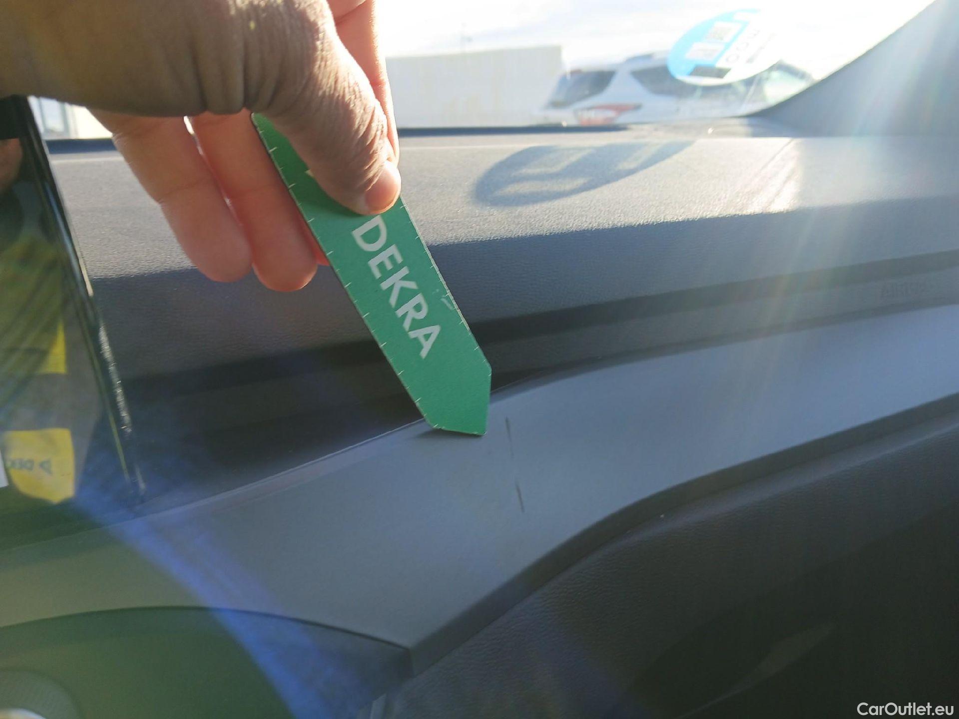  Ford  Focus FORD  / 2018 / 5P / berlina con portón 1.0 Ecoboost MHEV 92kW ST-Line Style SIP (AC) #3