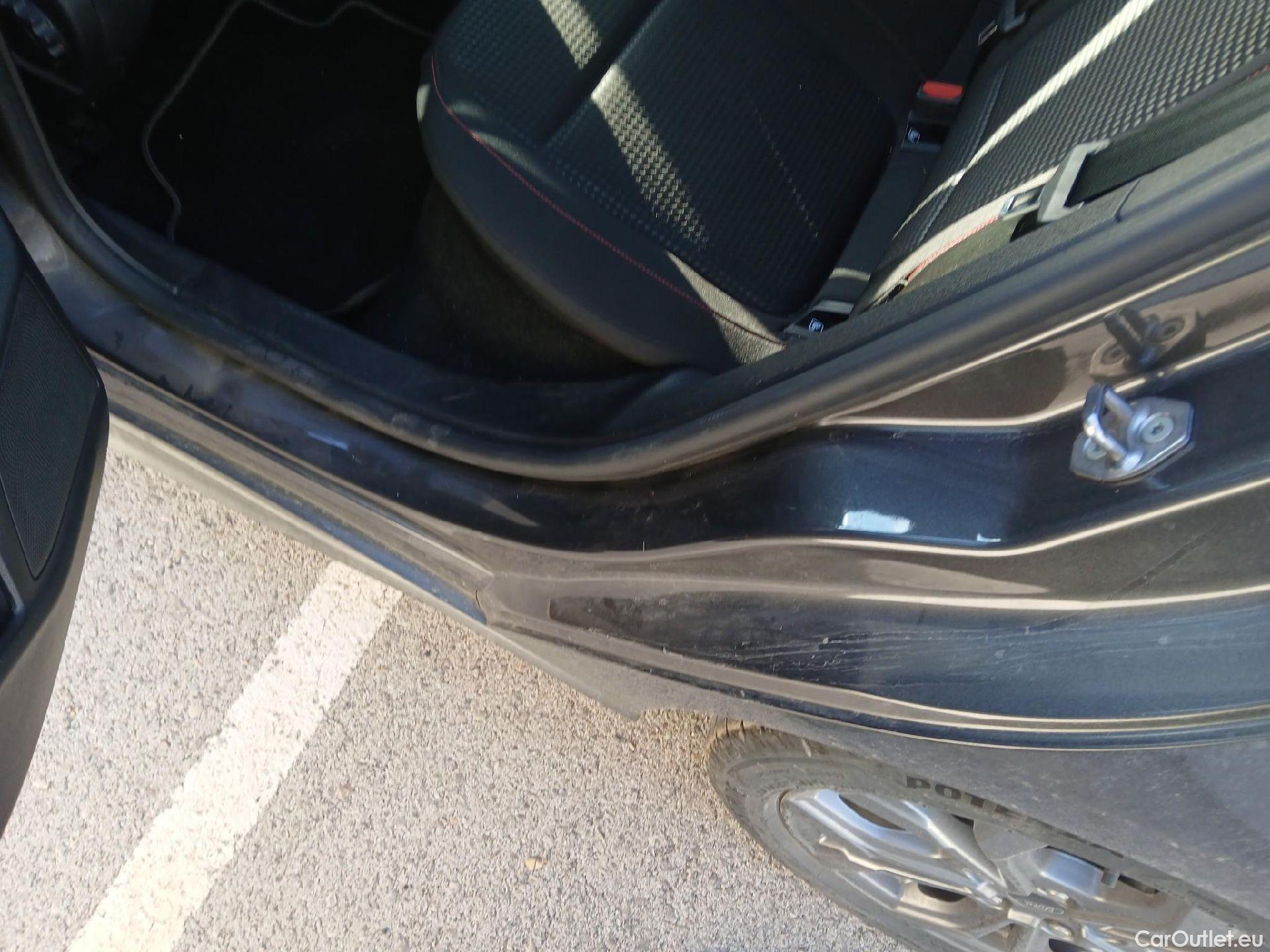  Ford  Focus FORD  / 2018 / 5P / berlina con portón 1.0 Ecoboost MHEV 92kW ST-Line Style SIP (AC) #8