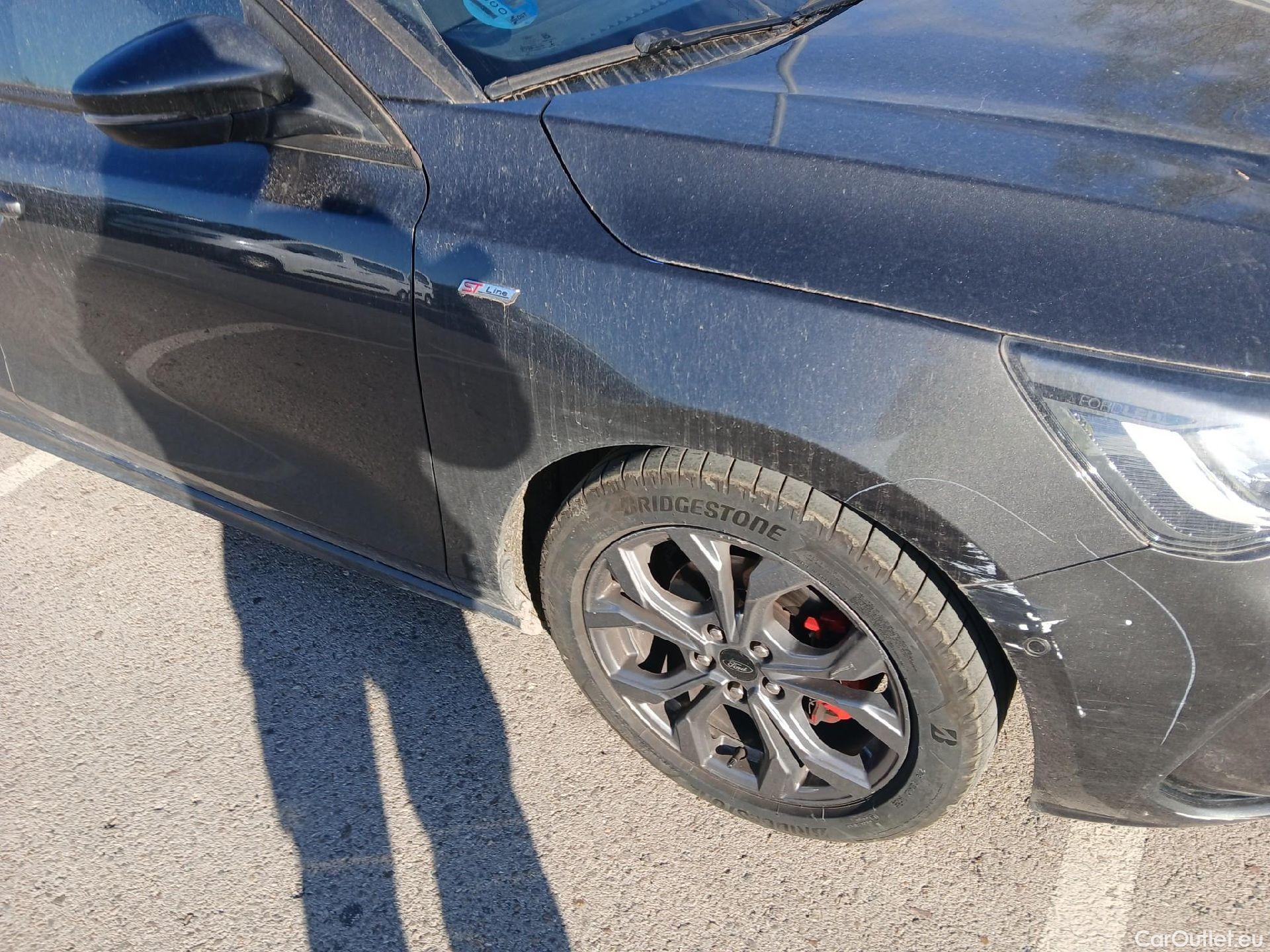  Ford  Focus FORD  / 2018 / 5P / berlina con portón 1.0 Ecoboost MHEV 92kW ST-Line Style SIP (AC) #26