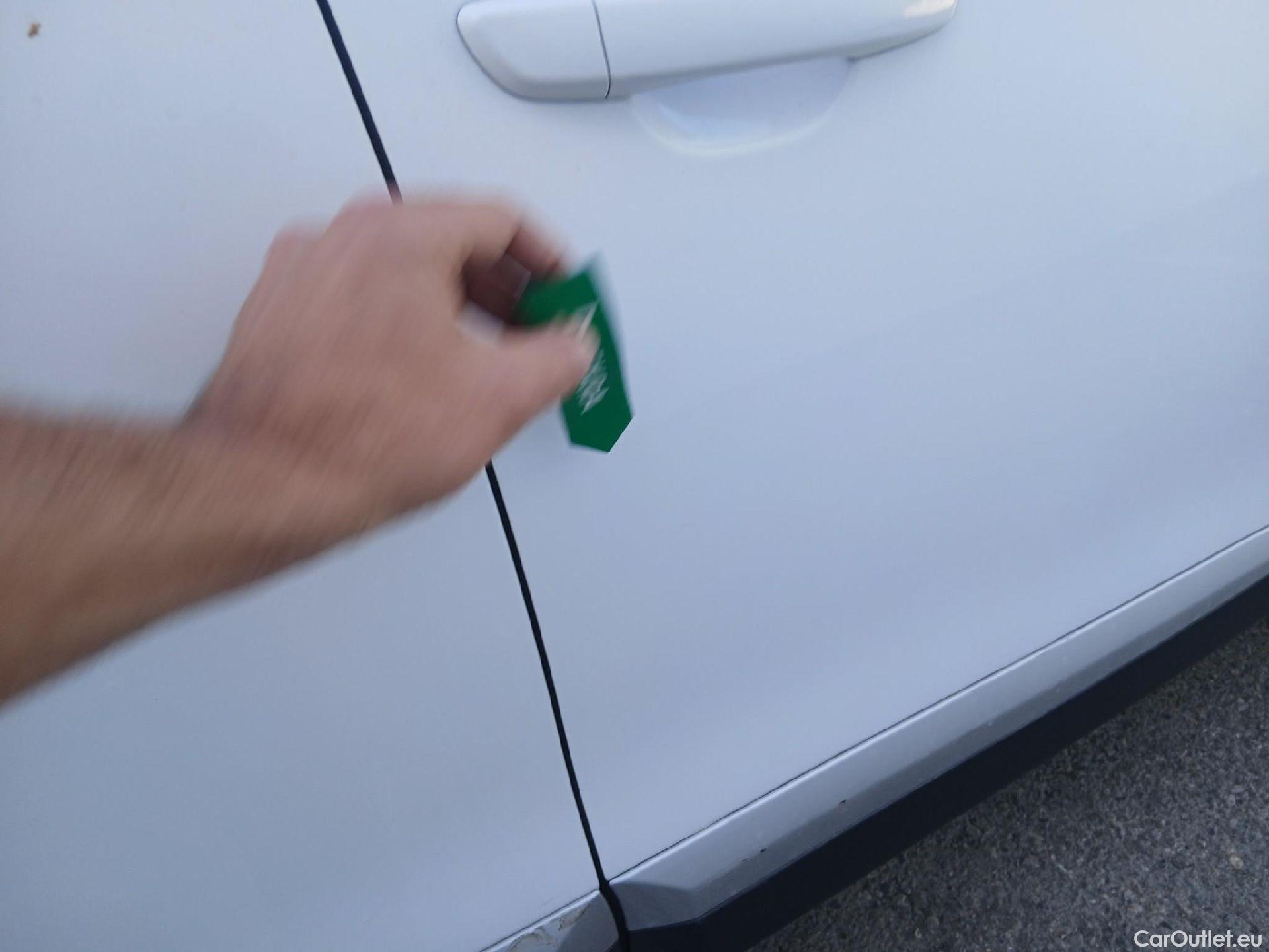  Peugeot  2008 PEUGEOT  / 2019 / 5P / todoterreno Allure BlueHDI 81kW (110CV) #28