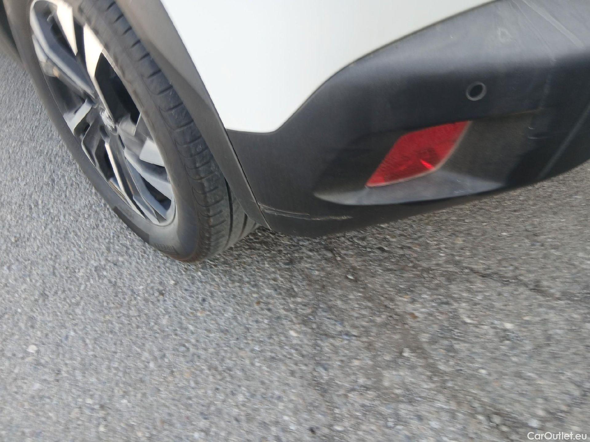  Peugeot  2008 PEUGEOT  / 2019 / 5P / todoterreno Allure BlueHDI 81kW (110CV) #18