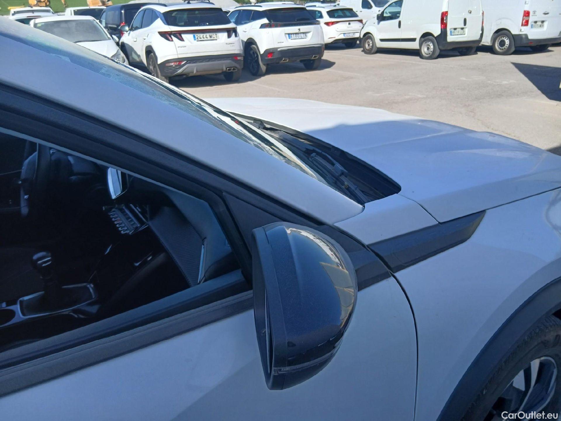  Peugeot  2008 PEUGEOT  / 2019 / 5P / todoterreno Allure BlueHDI 81kW (110CV) #30