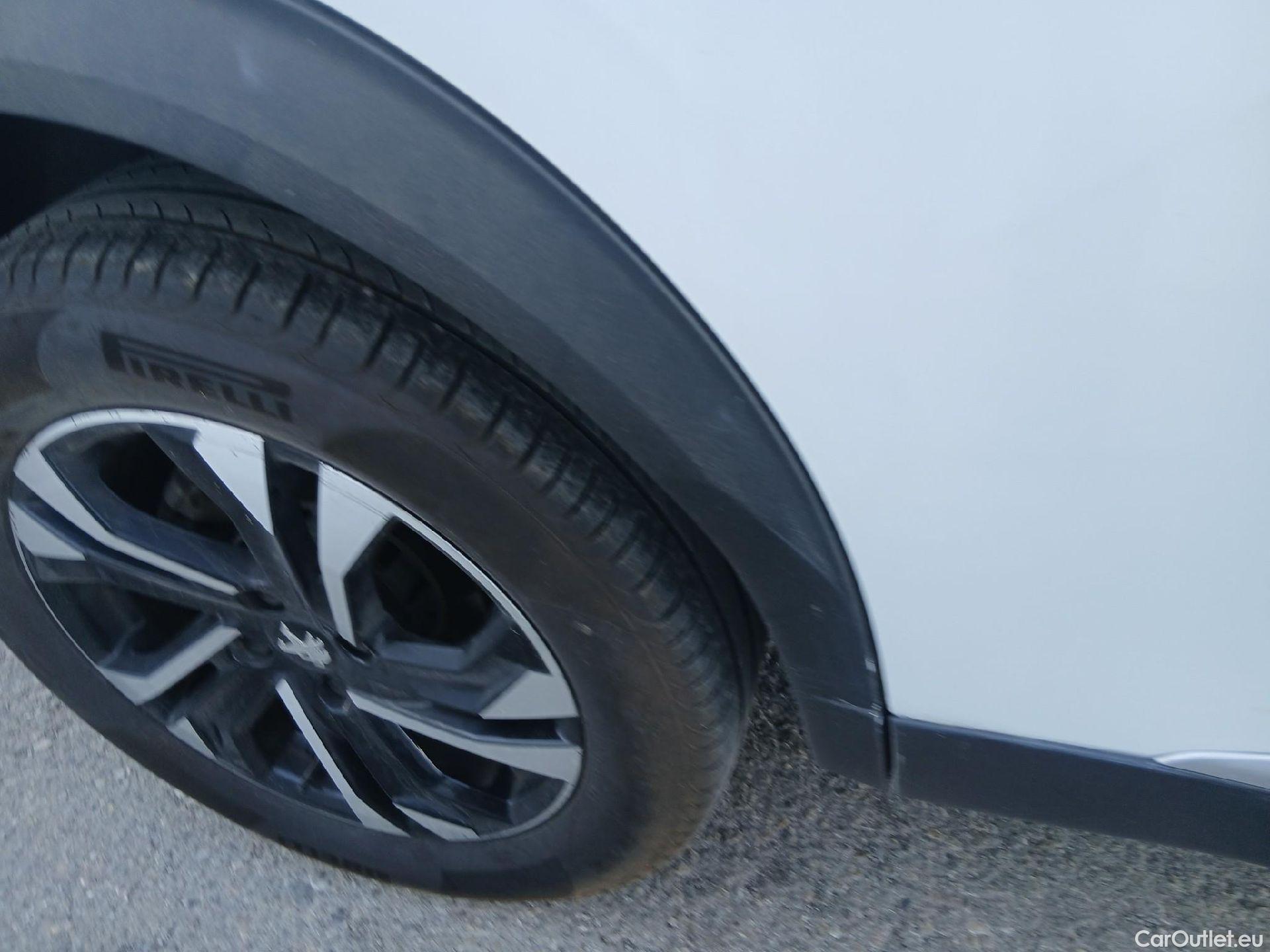  Peugeot  2008 PEUGEOT  / 2019 / 5P / todoterreno Allure BlueHDI 81kW (110CV) #25