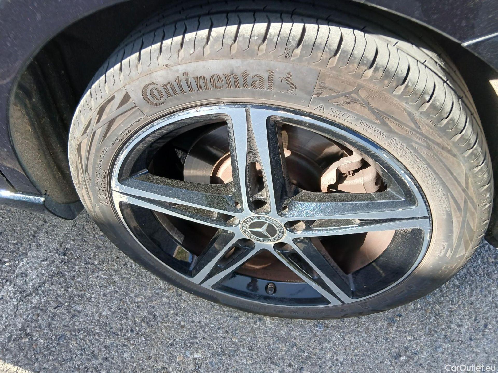  Mercedes  A-Klasse MERCEDES-BENZ Clase A / 2018 / 5P / berlina con portón A 250 e #2