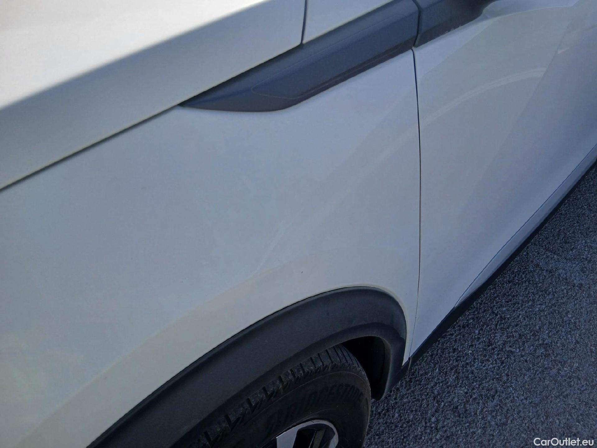  Peugeot  2008 PEUGEOT  / 2019 / 5P / todoterreno Allure BlueHDI 81kW (110CV) #8