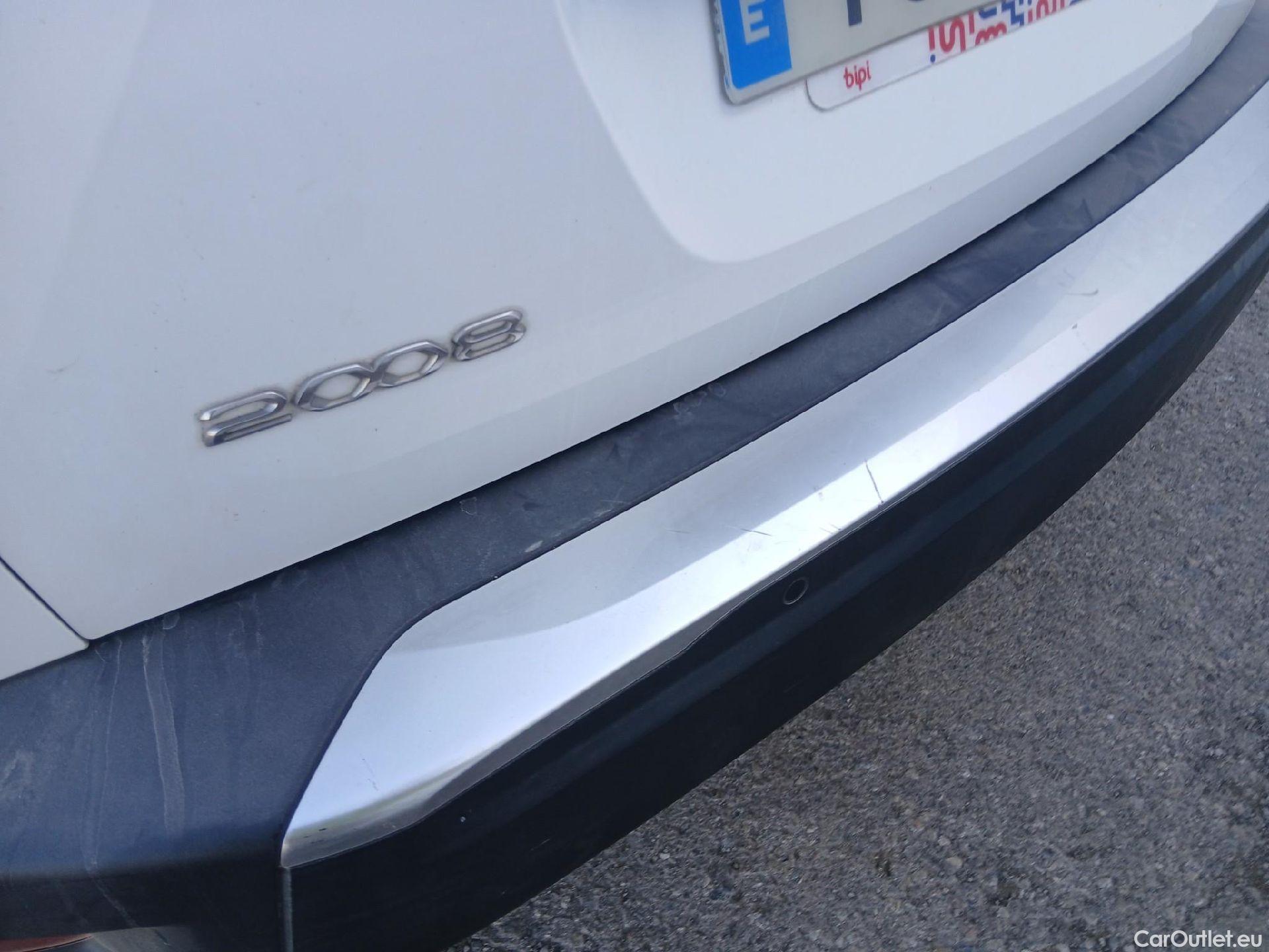  Peugeot  2008 PEUGEOT  / 2019 / 5P / todoterreno Allure BlueHDI 81kW (110CV) #17