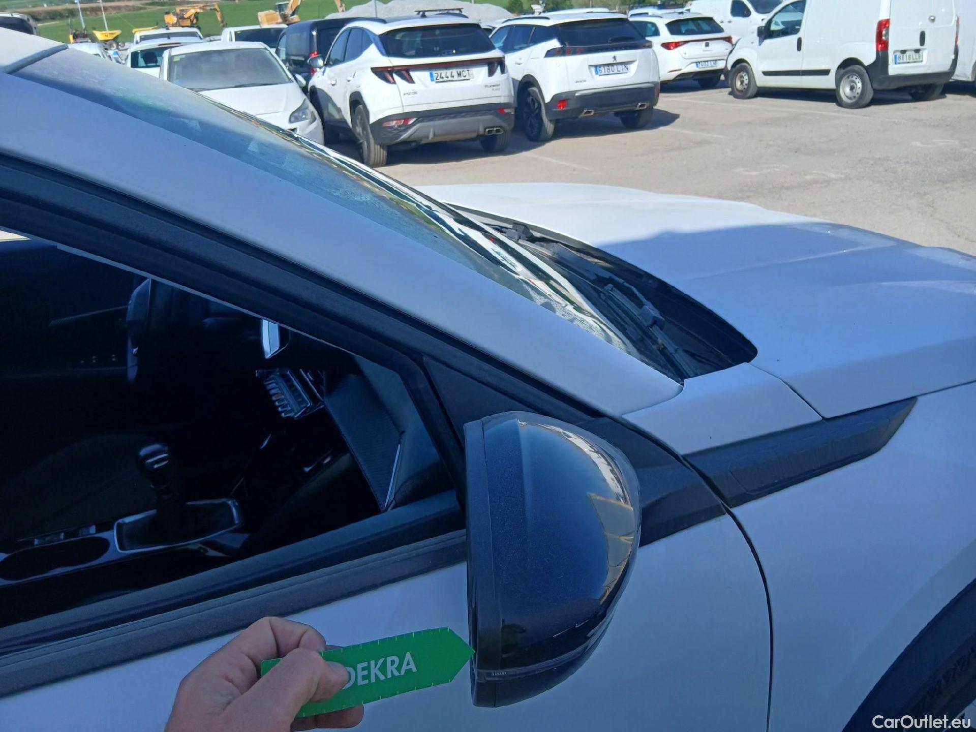  Peugeot  2008 PEUGEOT  / 2019 / 5P / todoterreno Allure BlueHDI 81kW (110CV) #31