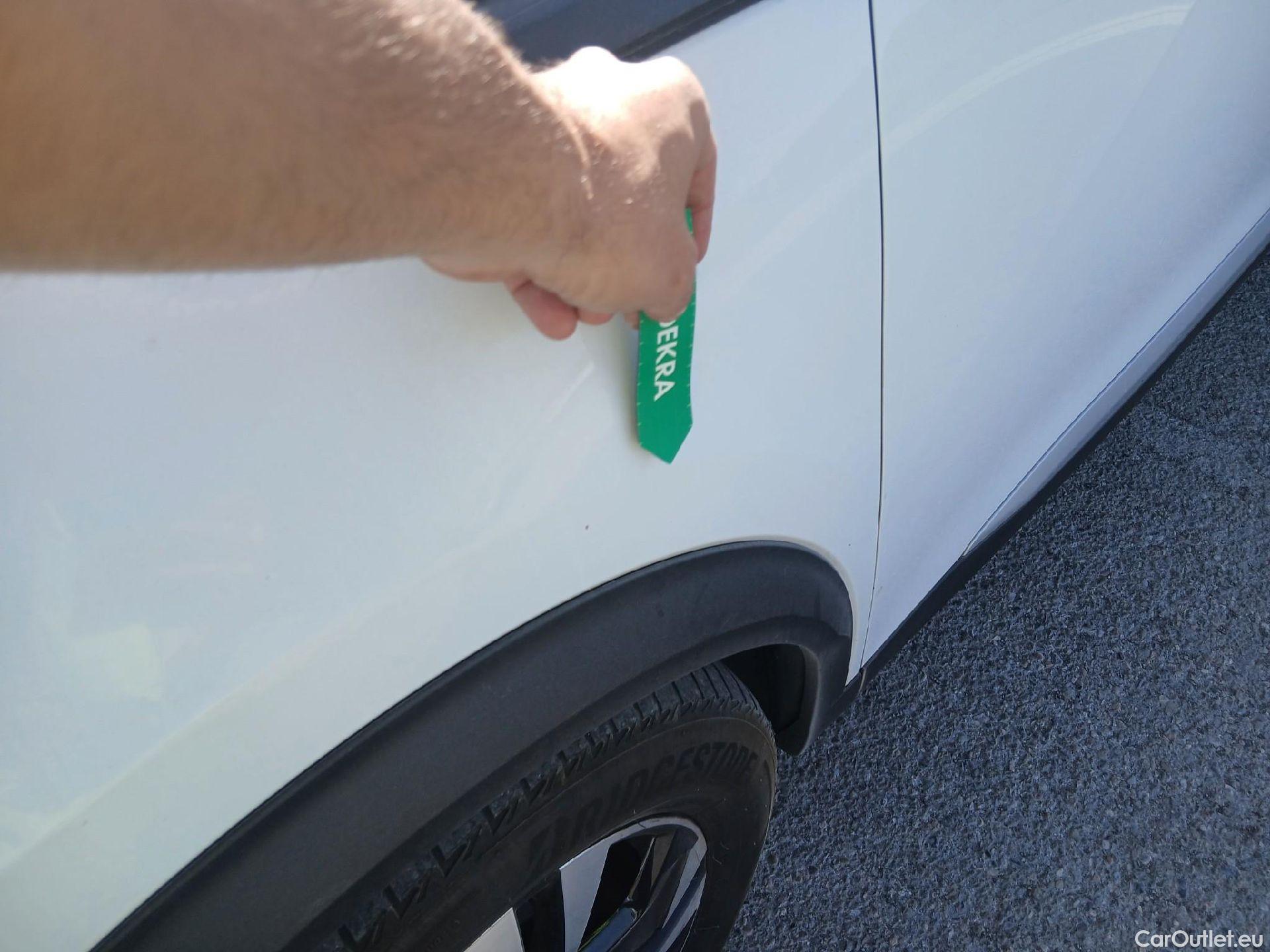  Peugeot  2008 PEUGEOT  / 2019 / 5P / todoterreno Allure BlueHDI 81kW (110CV) #7