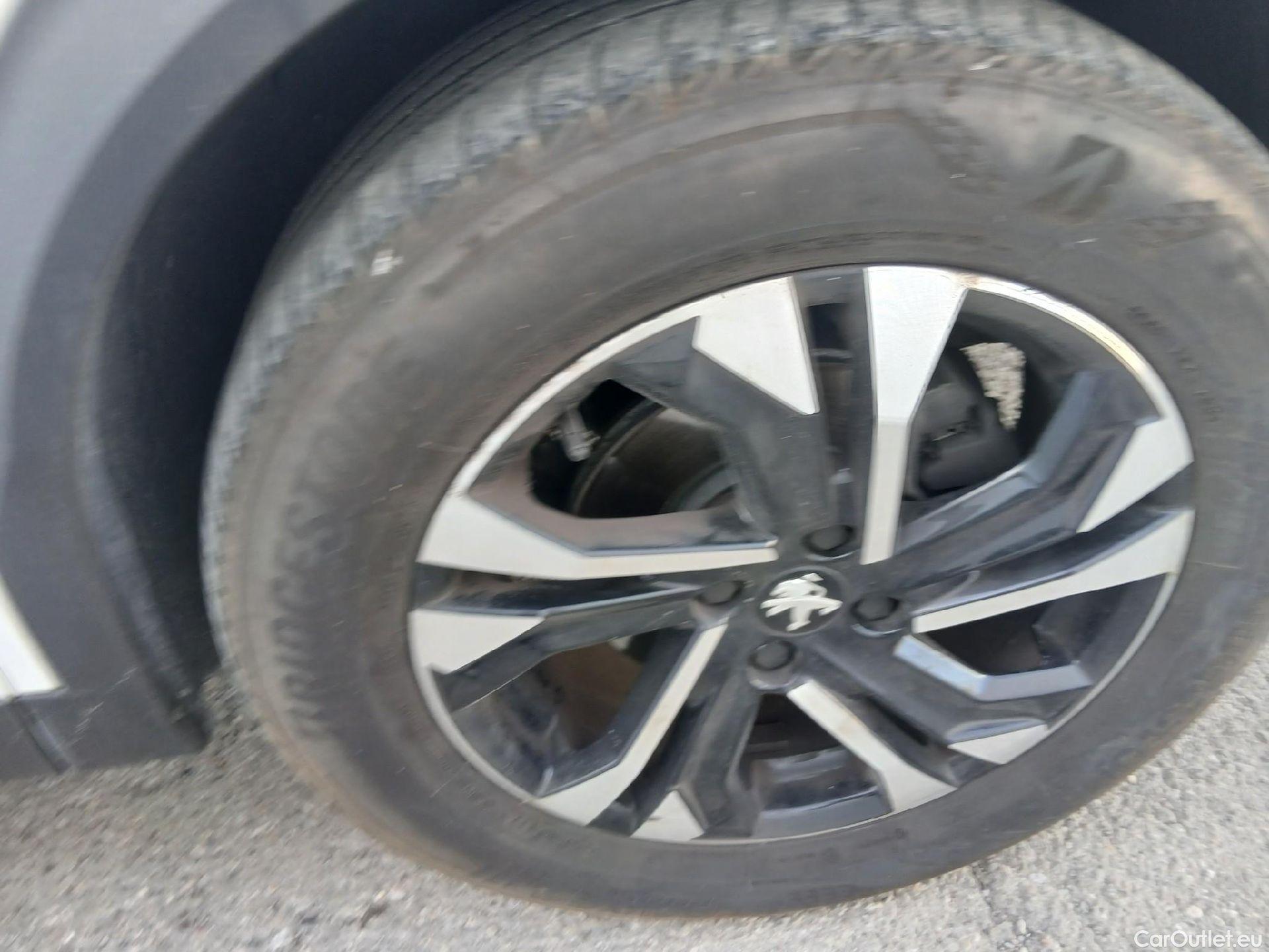  Peugeot  2008 PEUGEOT  / 2019 / 5P / todoterreno Allure BlueHDI 81kW (110CV) #32