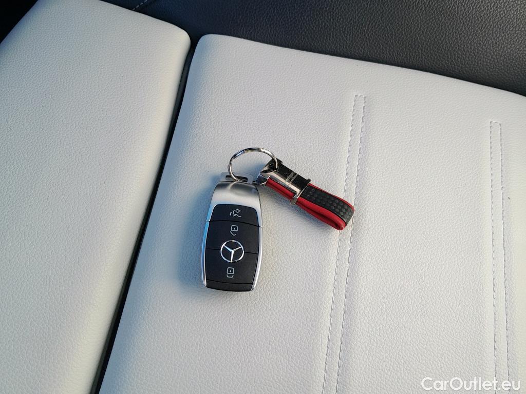  Mercedes  GLB MERCEDES-BENZ   200D DCT 150CV (AC)# Opcionales 7820€# #2