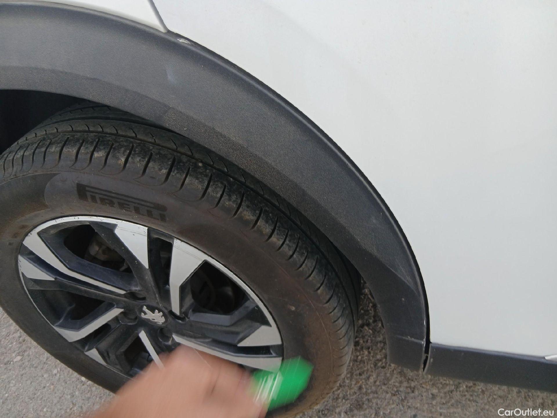  Peugeot  2008 PEUGEOT  / 2019 / 5P / todoterreno Allure BlueHDI 81kW (110CV) #24