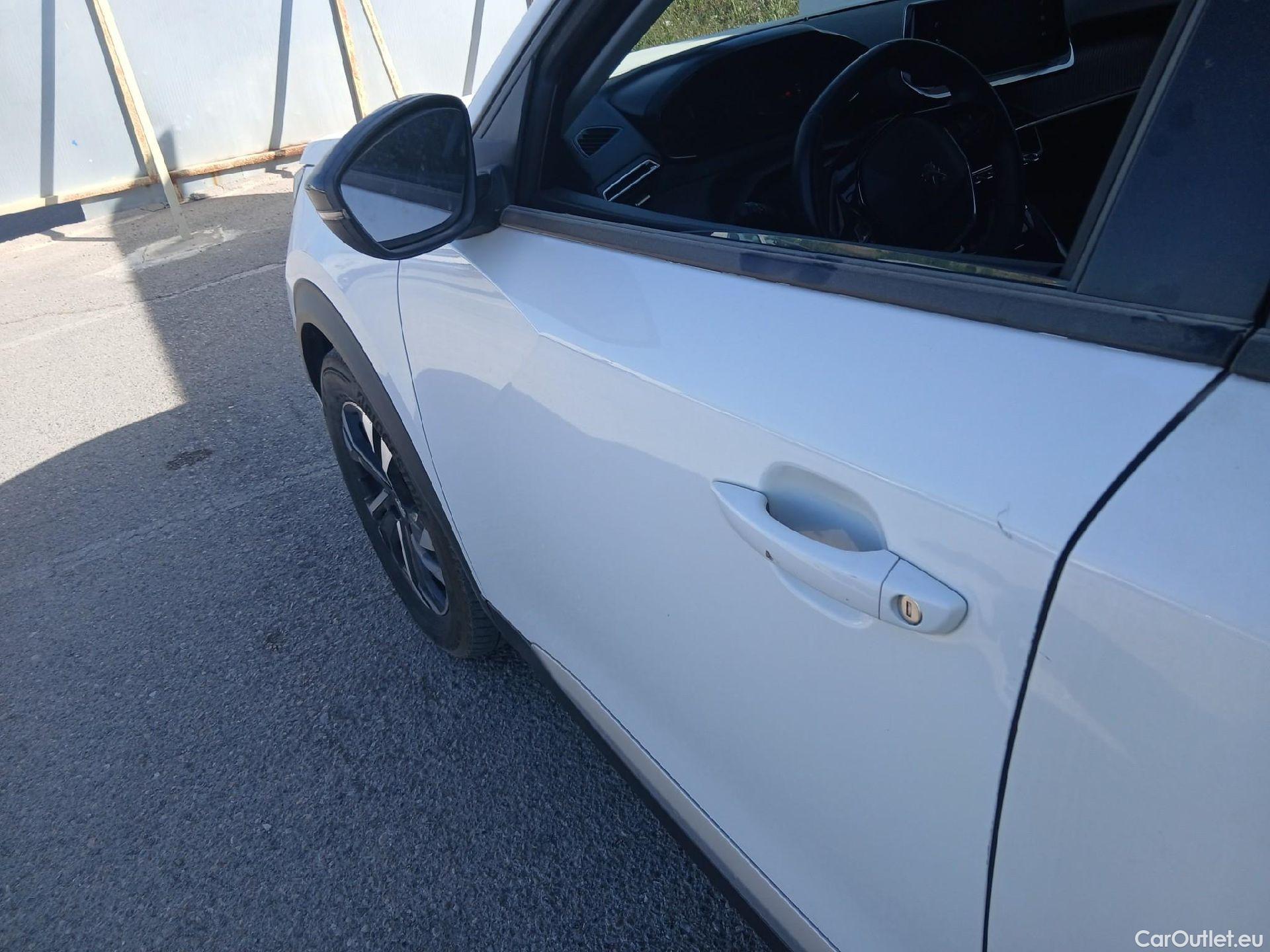  Peugeot  2008 PEUGEOT  / 2019 / 5P / todoterreno Allure BlueHDI 81kW (110CV) #9