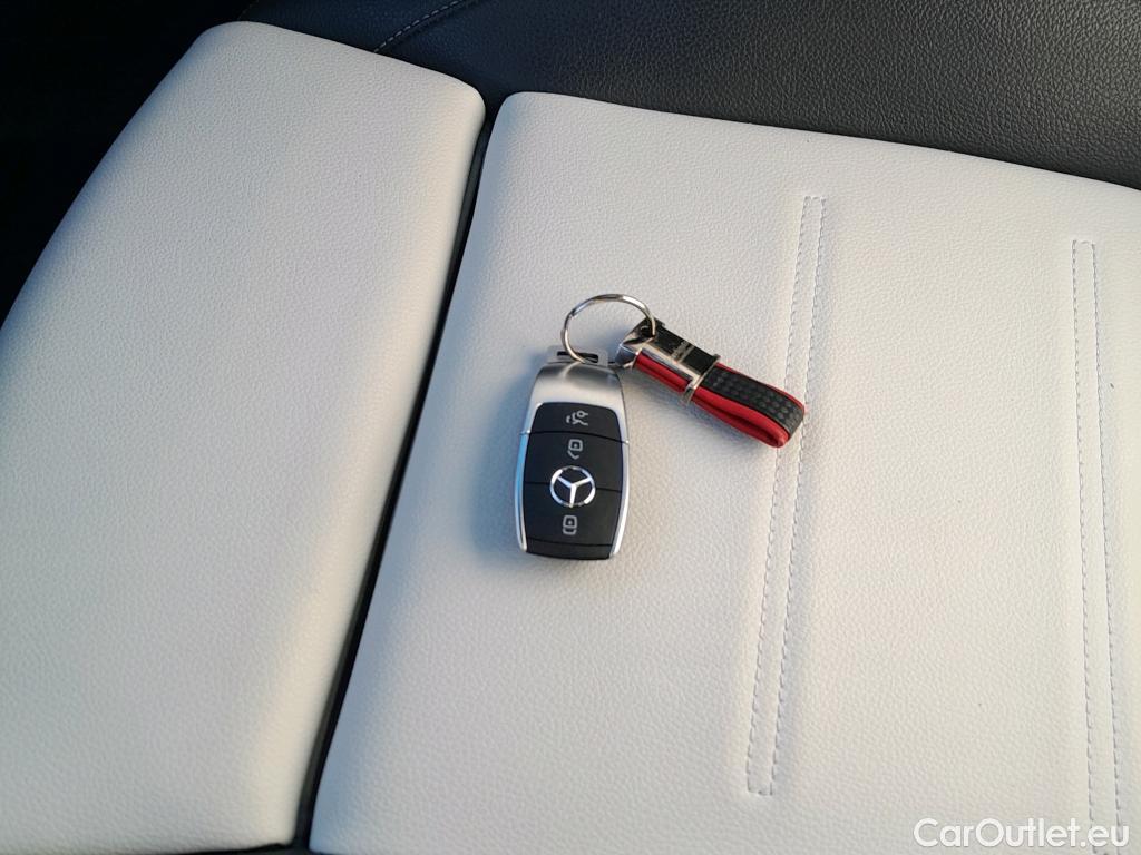  Mercedes  GLB MERCEDES-BENZ   200D DCT 150CV (AC)# Opcionales 7820€# #1