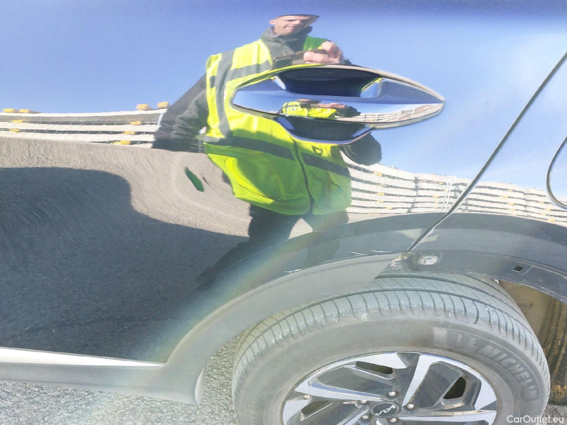  KIA  Sportage KIA  / 2022 / 5P / todoterreno 1.6 T-GDi 110kW (150CV) Drive 4x2 #9