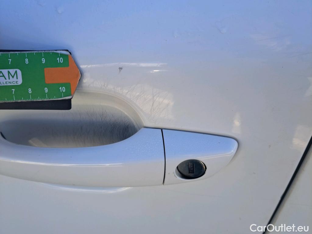  Peugeot  2008 PEUGEOT  / 2019 / 5P / todoterreno Allure BlueHDI 81kW (110CV) #5