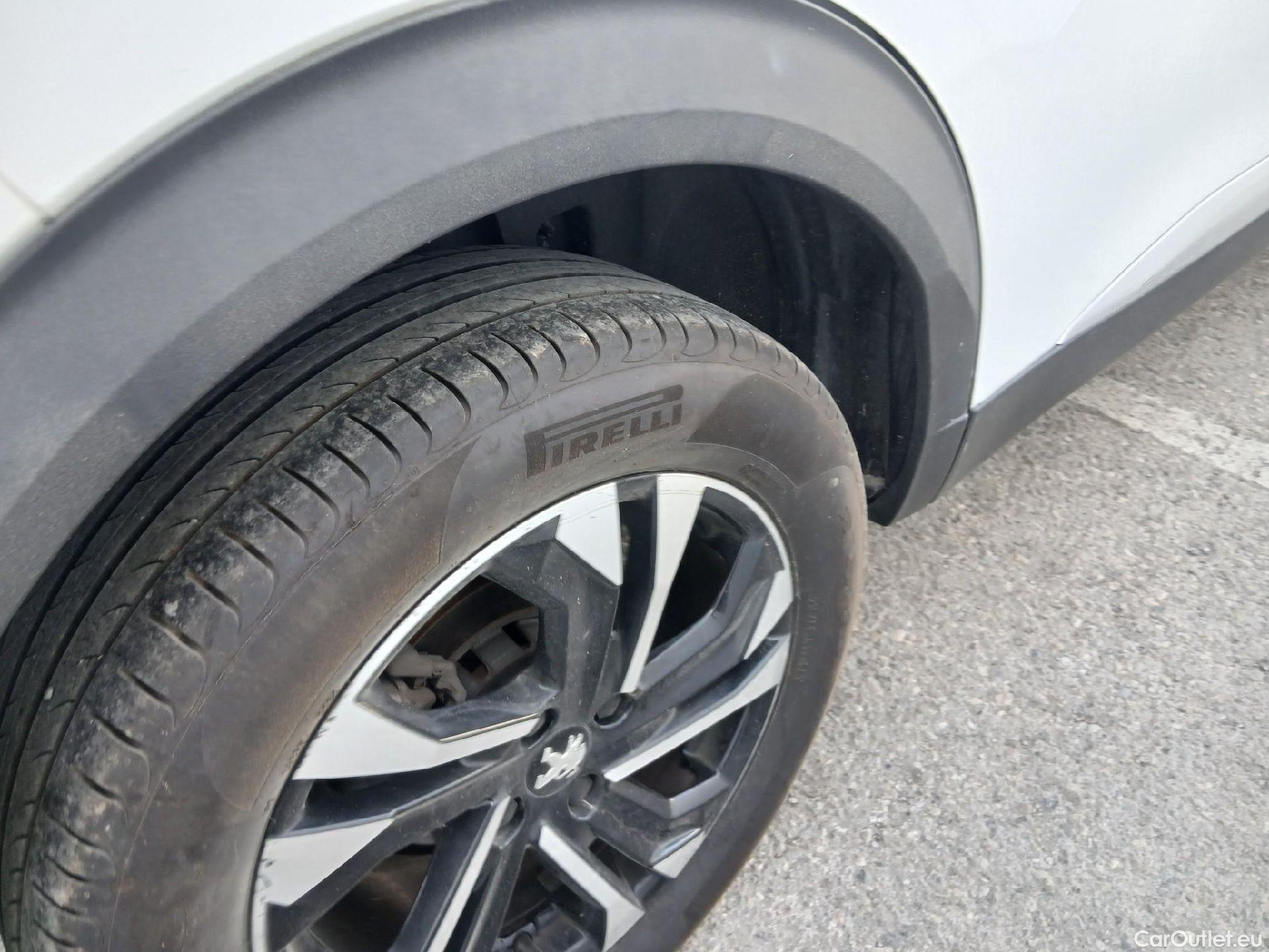  Peugeot  2008 PEUGEOT  / 2019 / 5P / todoterreno Allure BlueHDI 81kW (110CV) #21