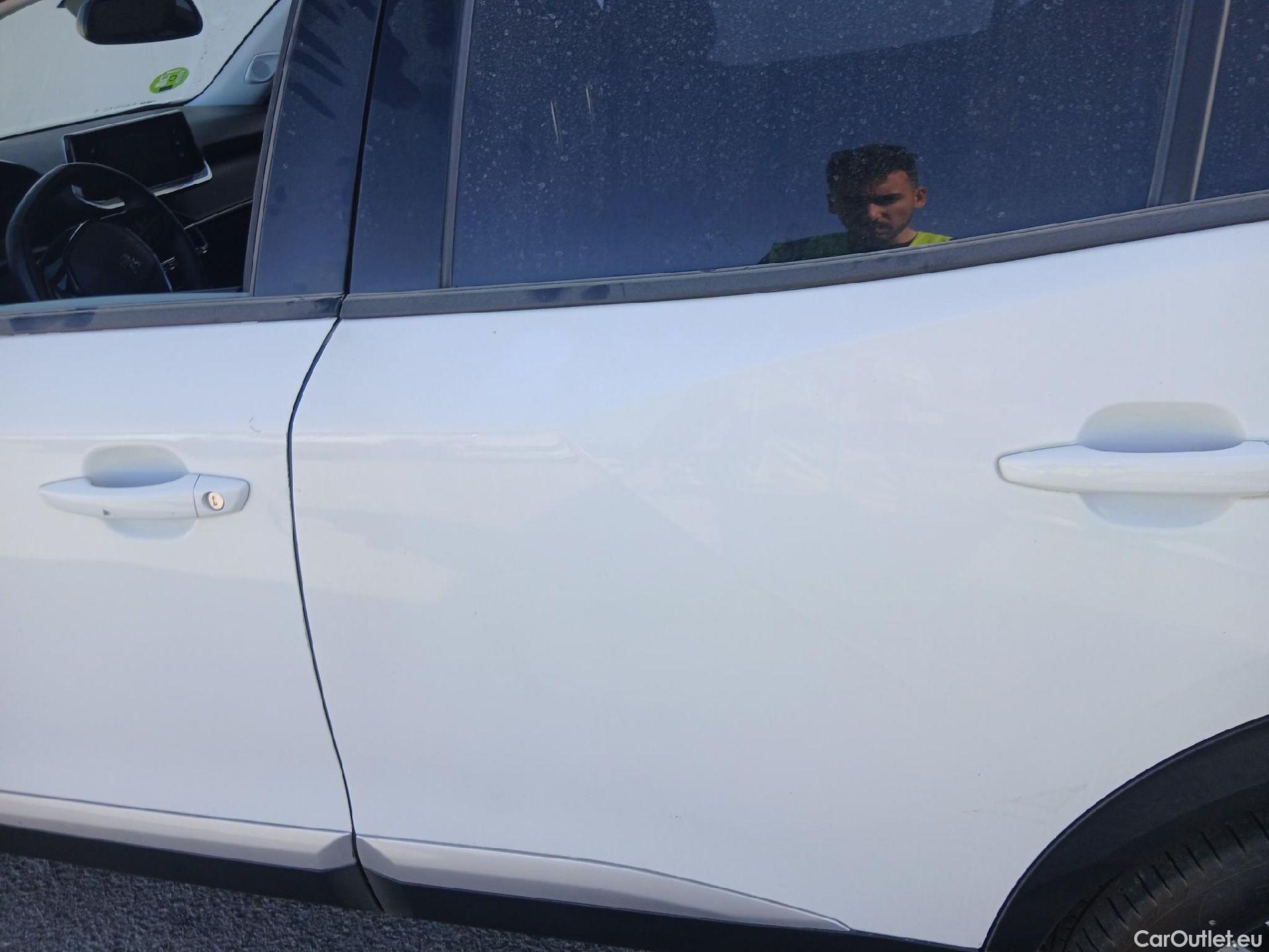  Peugeot  2008 PEUGEOT  / 2019 / 5P / todoterreno Allure BlueHDI 81kW (110CV) #13