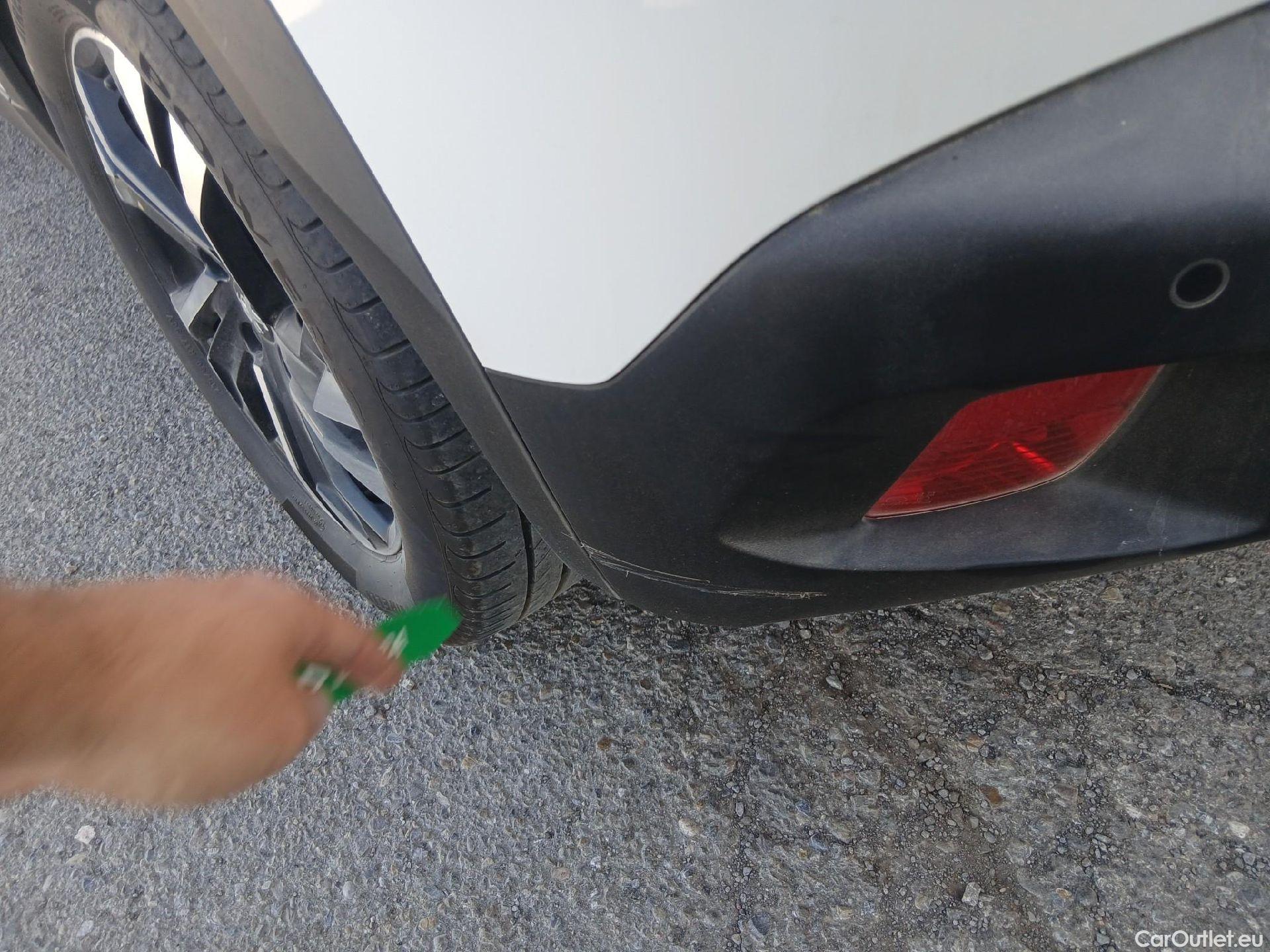  Peugeot  2008 PEUGEOT  / 2019 / 5P / todoterreno Allure BlueHDI 81kW (110CV) #19