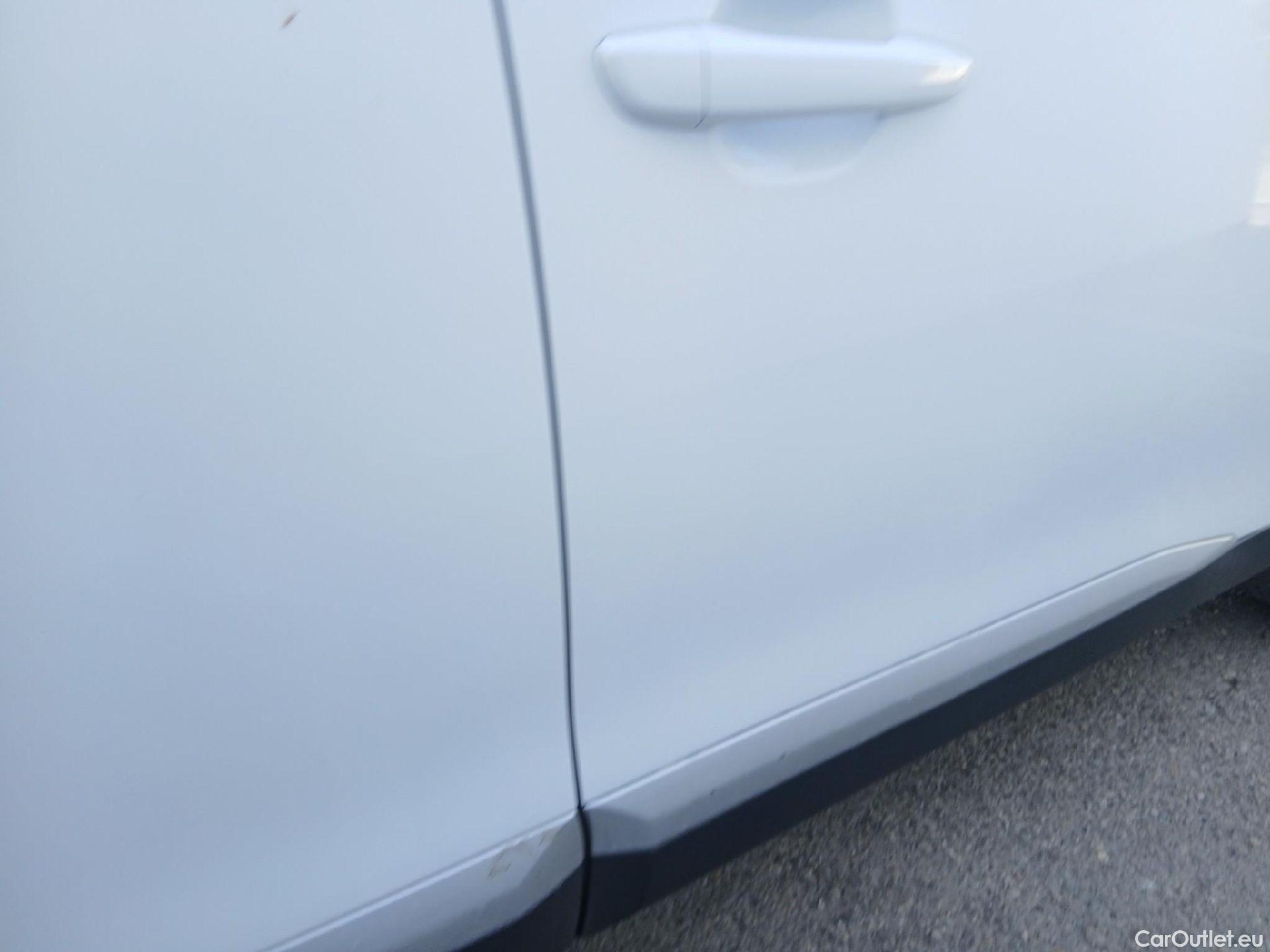  Peugeot  2008 PEUGEOT  / 2019 / 5P / todoterreno Allure BlueHDI 81kW (110CV) #26