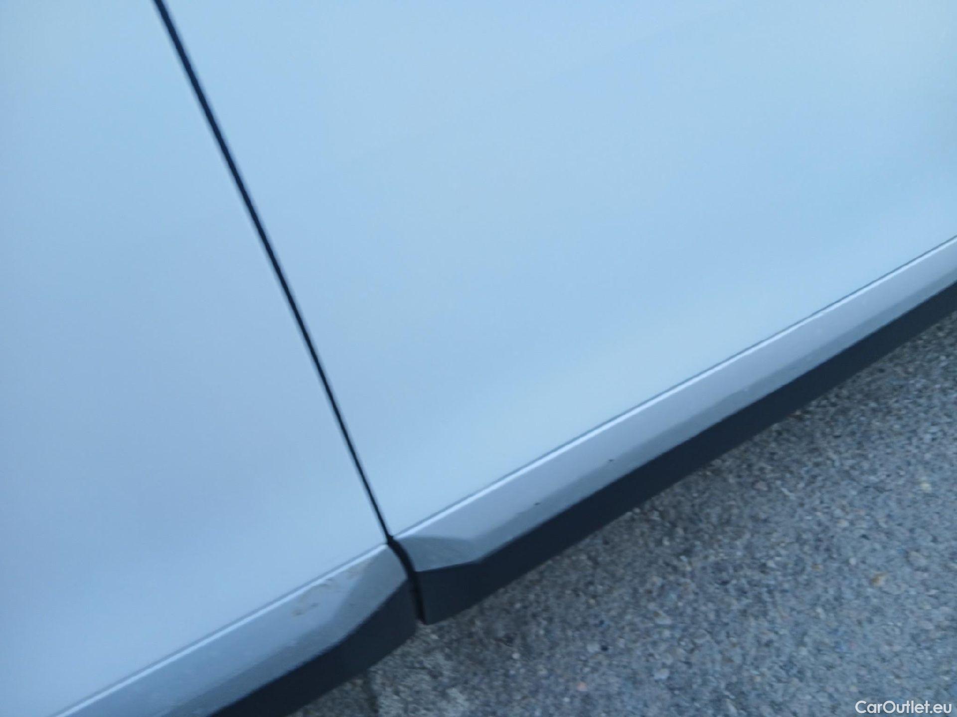  Peugeot  2008 PEUGEOT  / 2019 / 5P / todoterreno Allure BlueHDI 81kW (110CV) #27