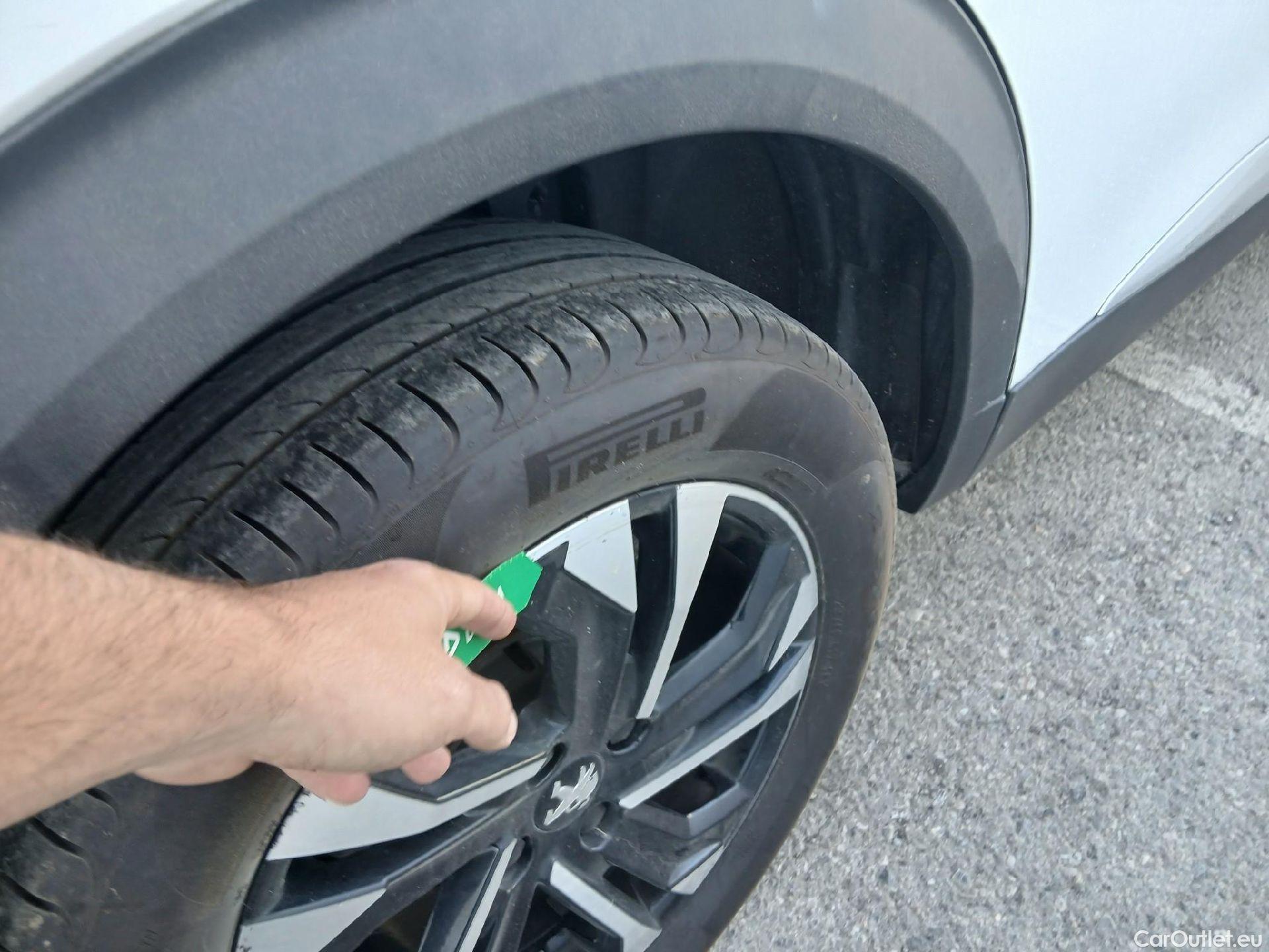  Peugeot  2008 PEUGEOT  / 2019 / 5P / todoterreno Allure BlueHDI 81kW (110CV) #20