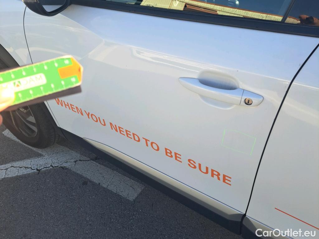  Peugeot  2008 PEUGEOT  / 2019 / 5P / todoterreno Allure BlueHDI 81kW (110CV) #3