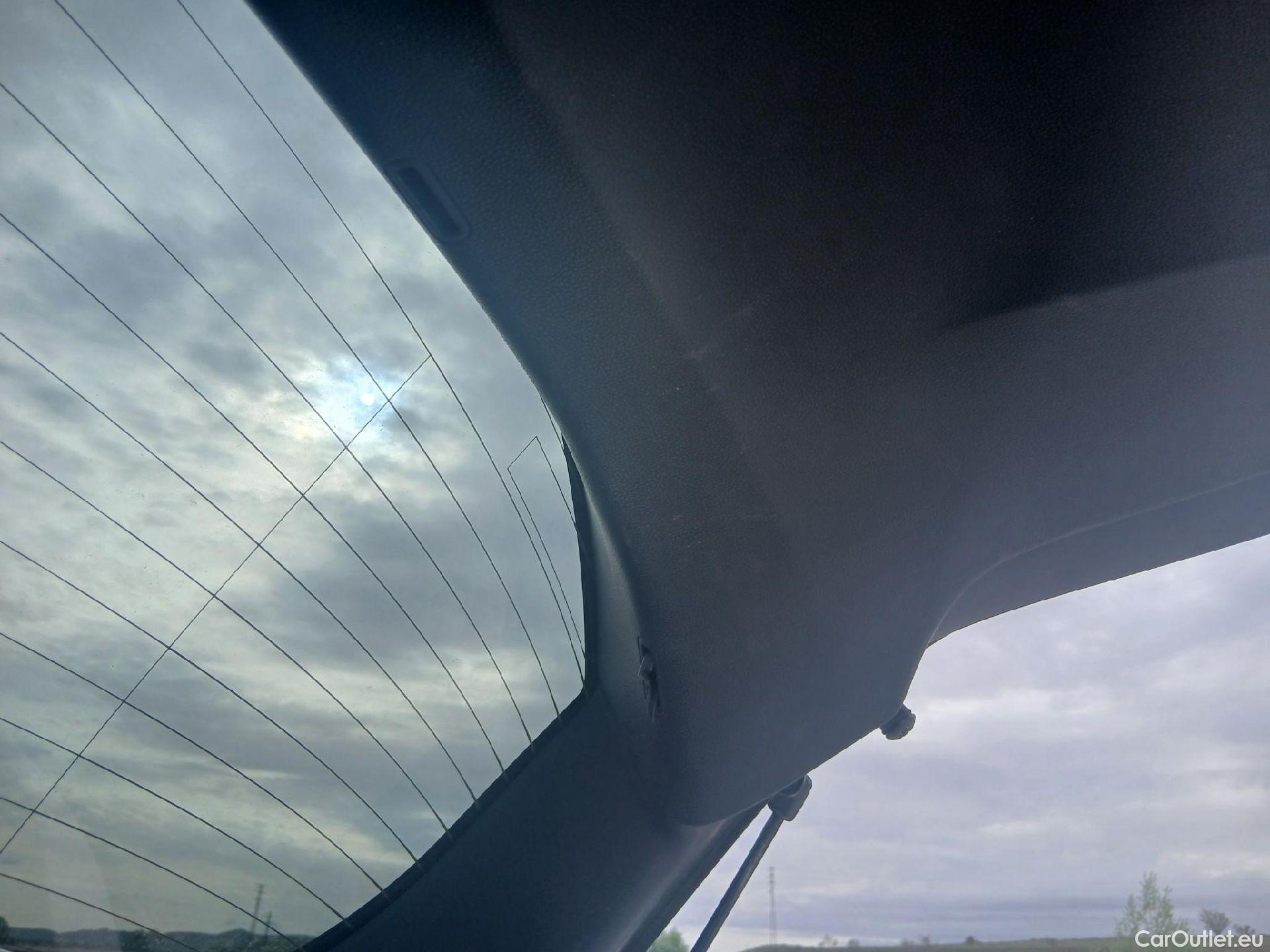  Toyota  Corolla TOYOTA  / 2019 / 5P / familiar 2.0 180H FEEL! E-CVT TOURING SPORT #19