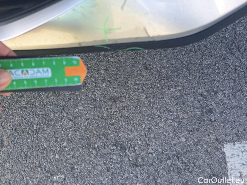  Peugeot  2008 PEUGEOT  / 2019 / 5P / todoterreno Allure BlueHDI 81kW (110CV) #20