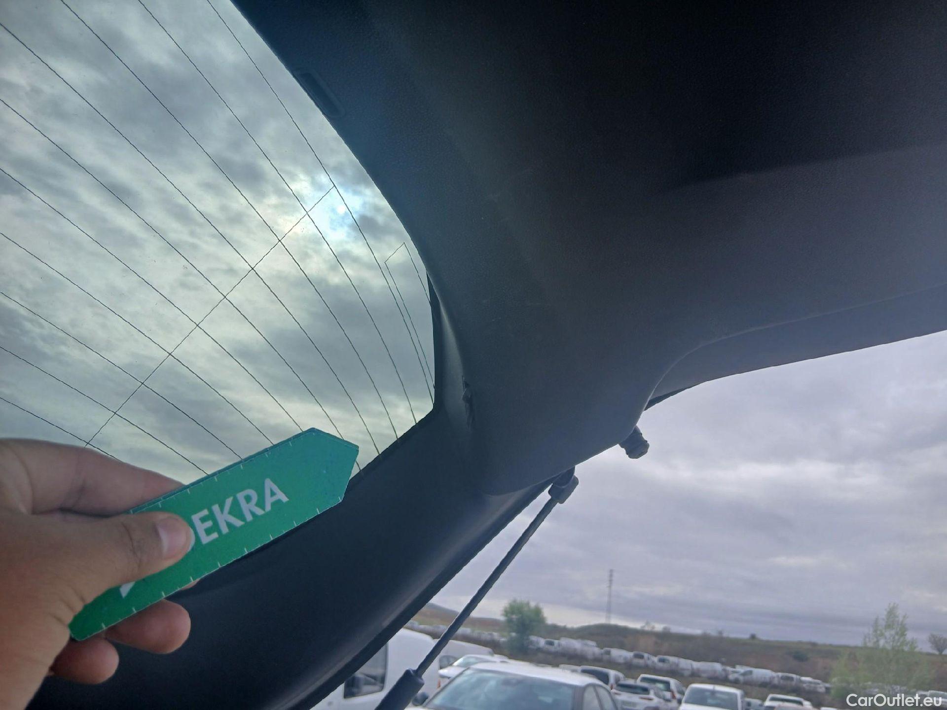  Toyota  Corolla TOYOTA  / 2019 / 5P / familiar 2.0 180H FEEL! E-CVT TOURING SPORT #20