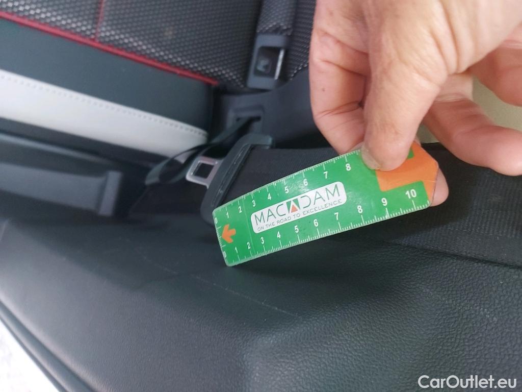  Volkswagen  Tiguan VOLKSWAGEN  / 2020 / 5P / todoterreno Urban Sport 2.0 TDI 110kW (150CV) #15