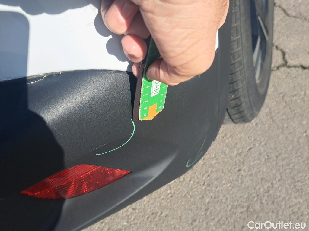  Peugeot  2008 PEUGEOT  / 2019 / 5P / todoterreno Allure BlueHDI 81kW (110CV) #13