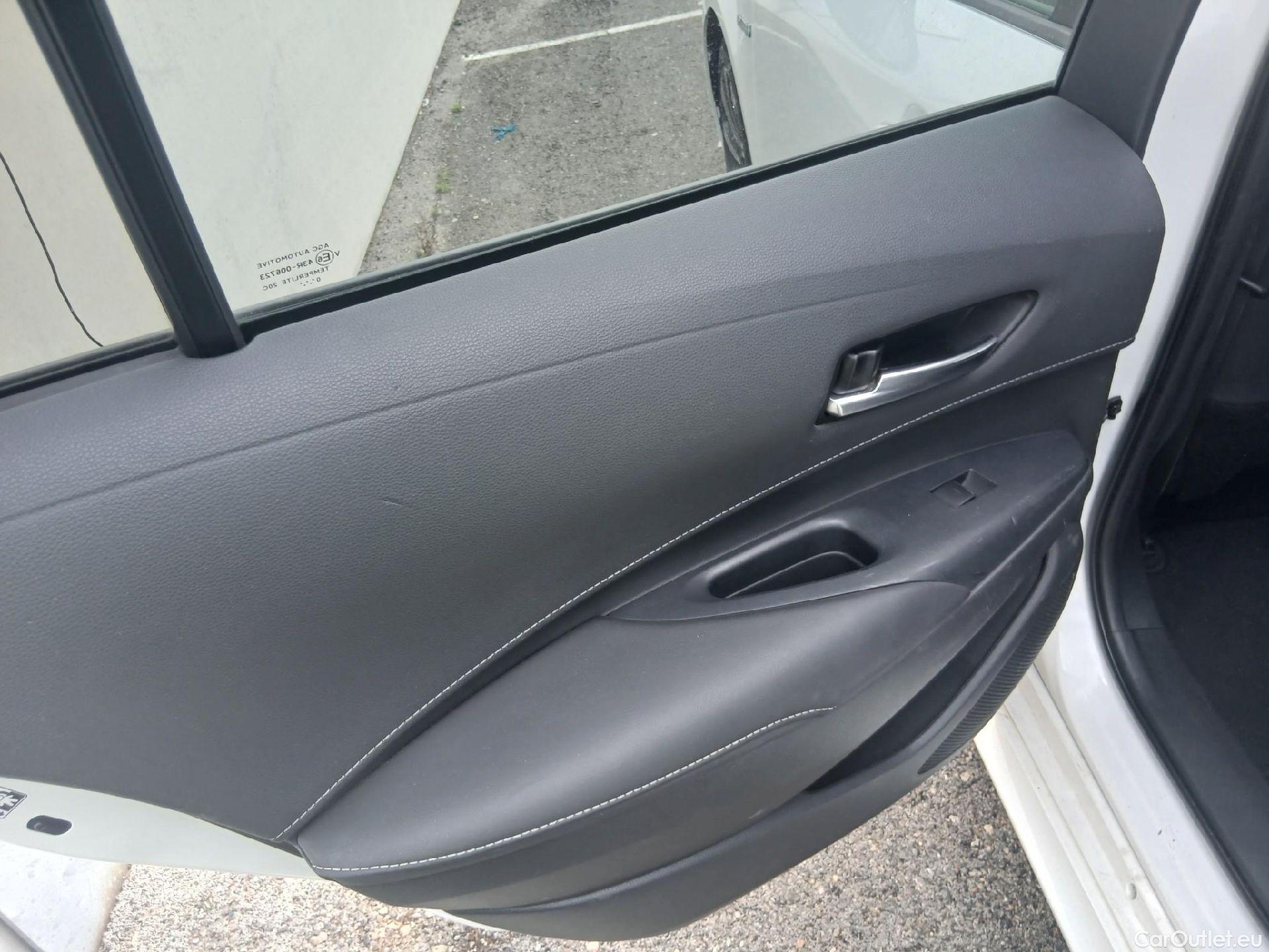  Toyota  Corolla TOYOTA  / 2019 / 5P / familiar 2.0 180H FEEL! E-CVT TOURING SPORT #12