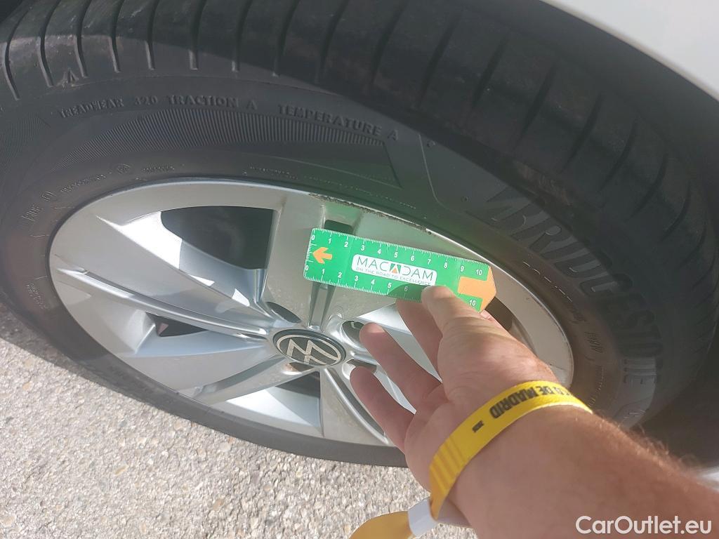  Volkswagen  Golf  VOLKSWAGEN / 2020 / 5P / berlina con portón 2.0 TDI 85kW (115CV) #17